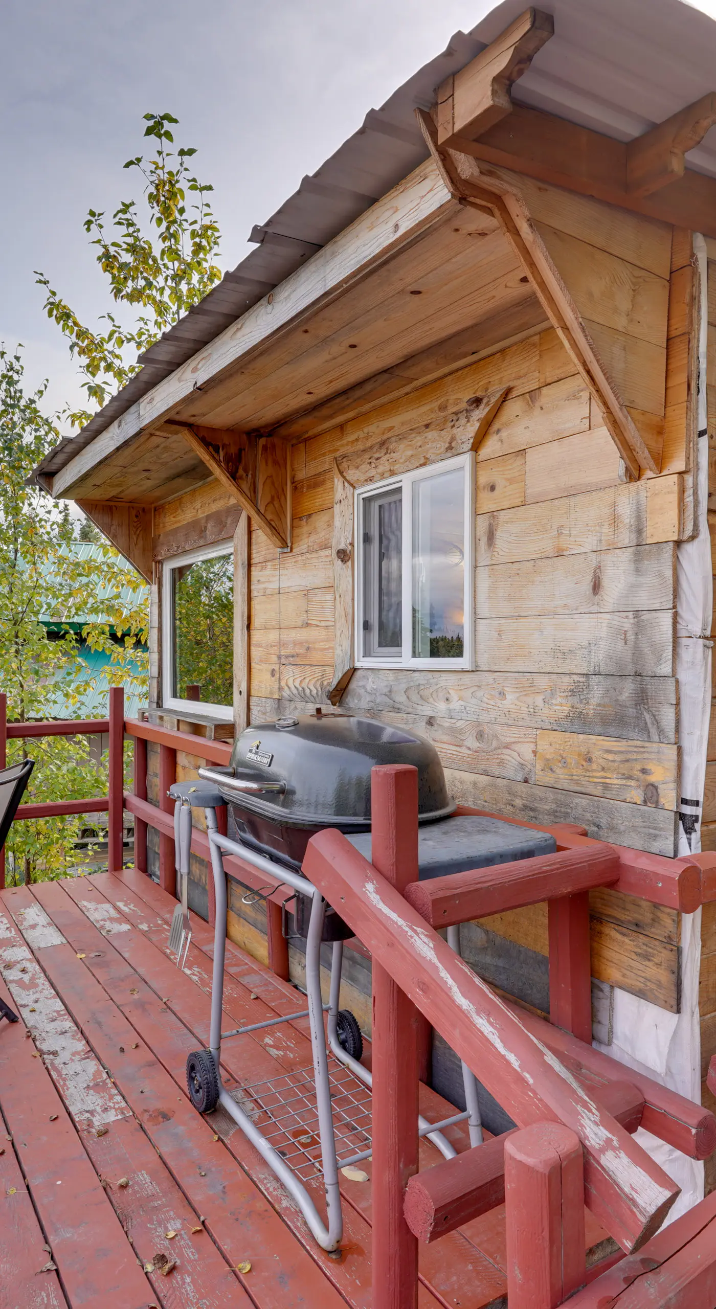 Lakefront Bliss! Ultimate Soldotna Retreat w/ Deck