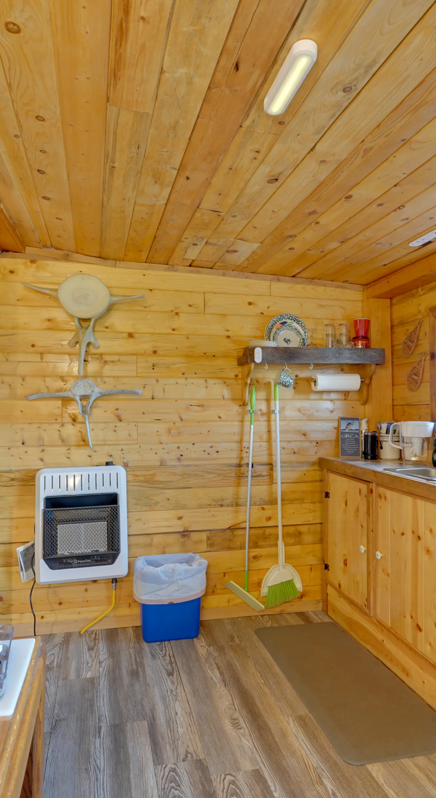 Lakefront Bliss! Ultimate Soldotna Retreat w/ Deck