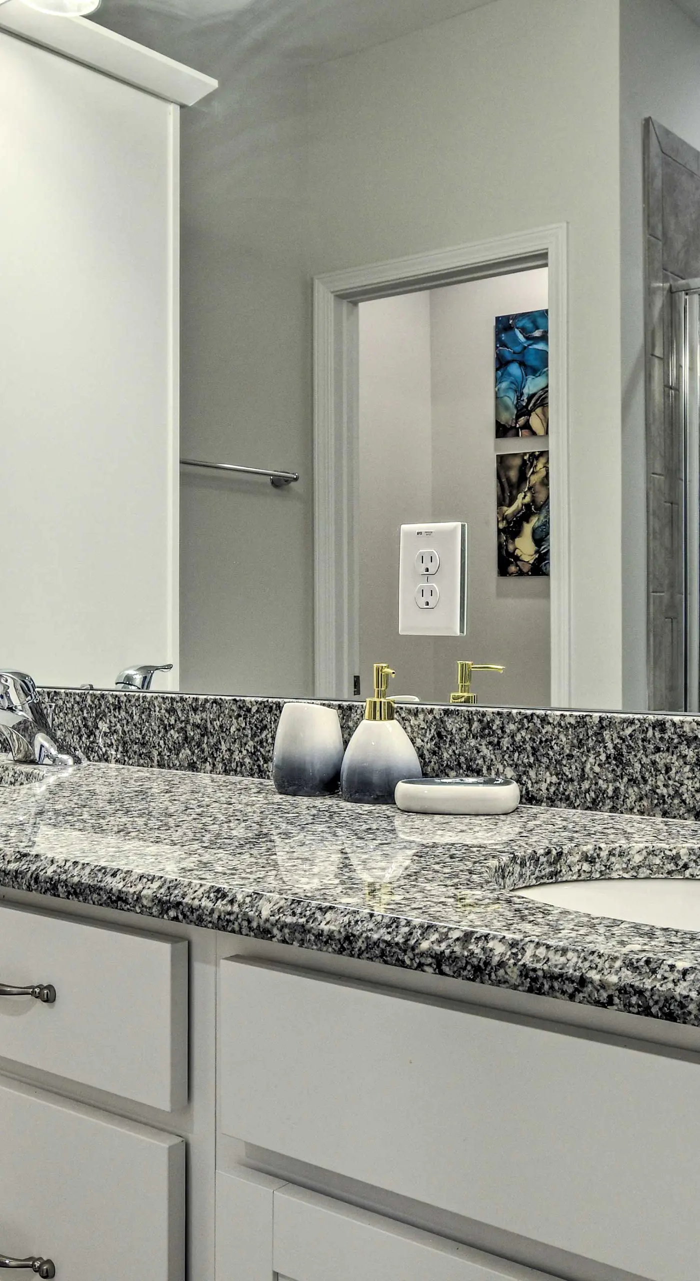 Tasteful Durham Townhome - 6 Mi to Downtown!