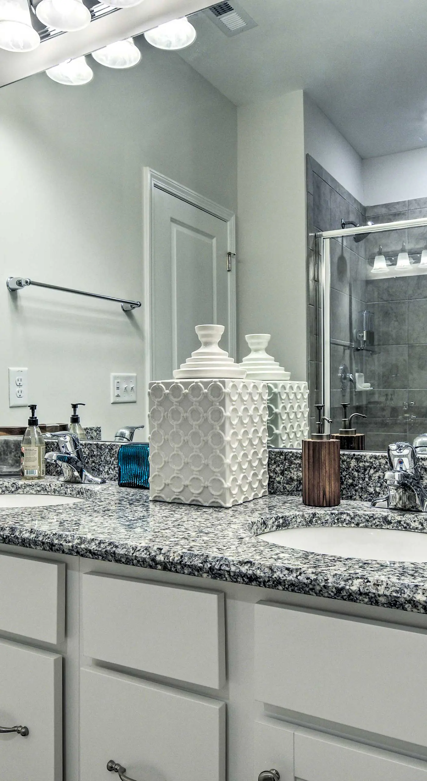 Tasteful Durham Townhome - 6 Mi to Downtown!