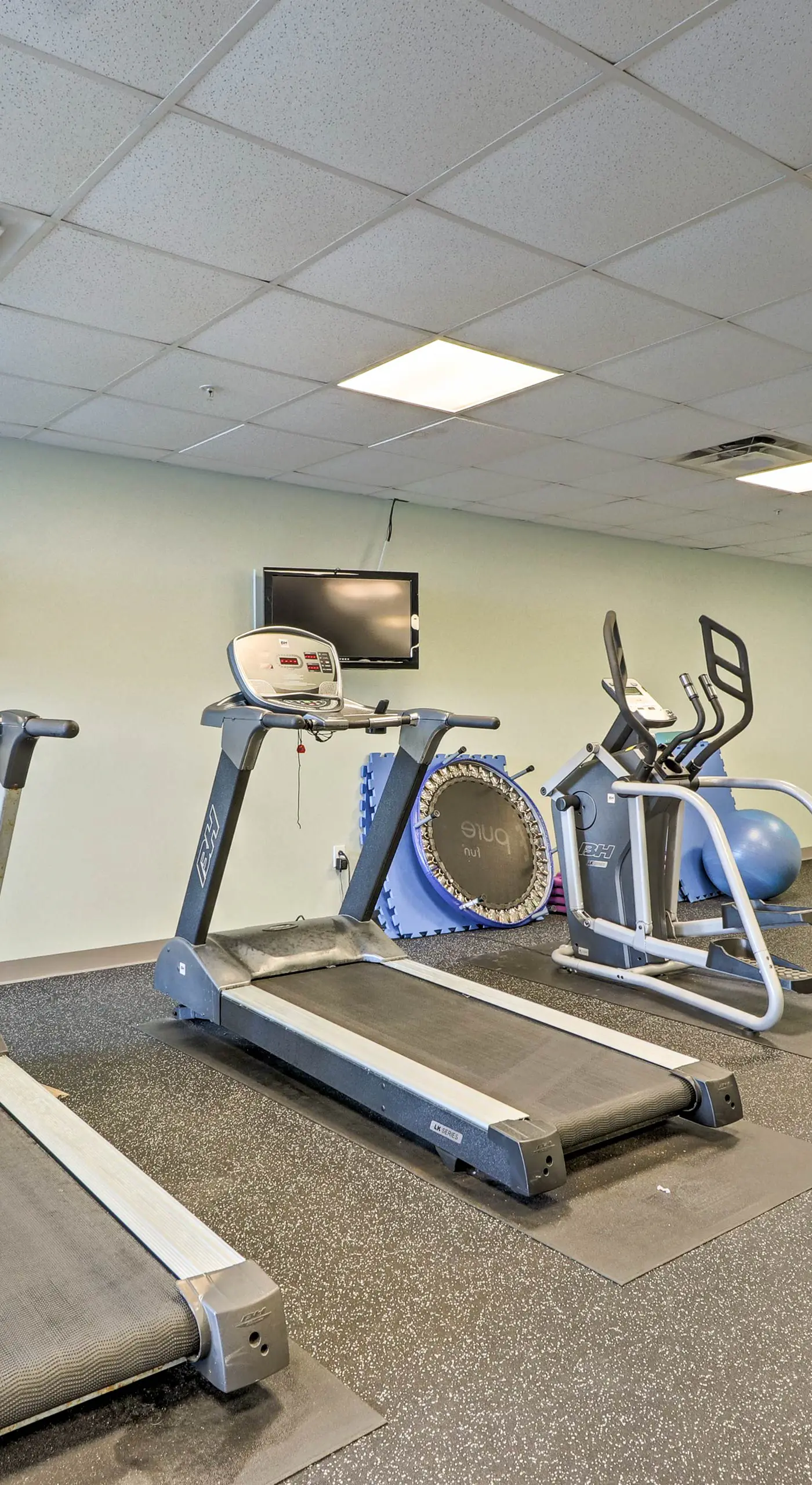 Spacious Biloxi Getaway w/ Pools & Beach Access!