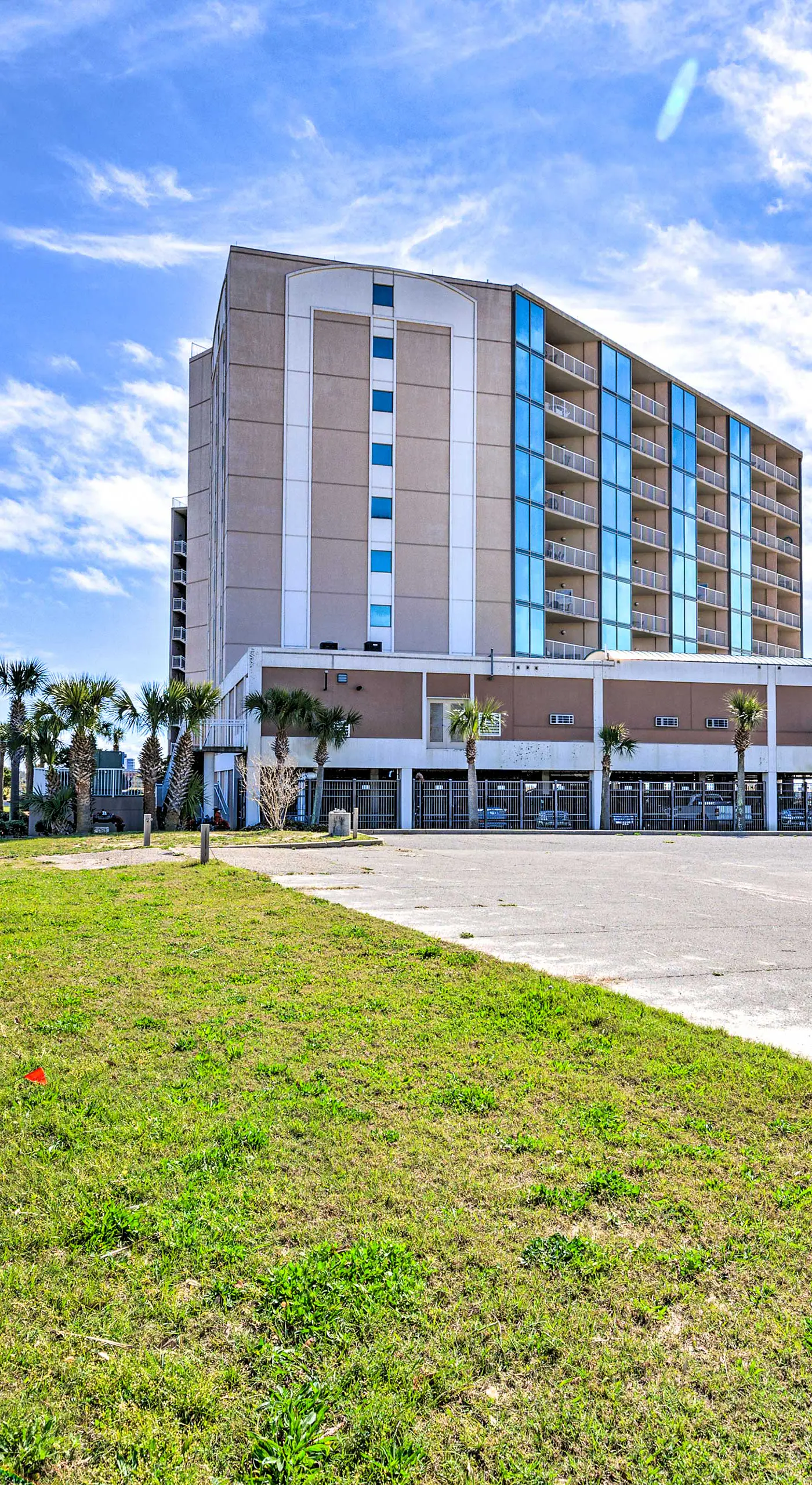 Spacious Biloxi Getaway w/ Pools & Beach Access!