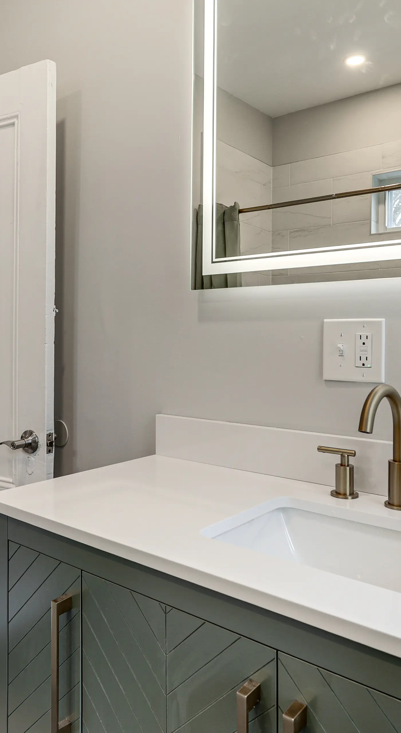 1 Mi to Dtwn: Pet-Friendly Providence Apt w/ Yard