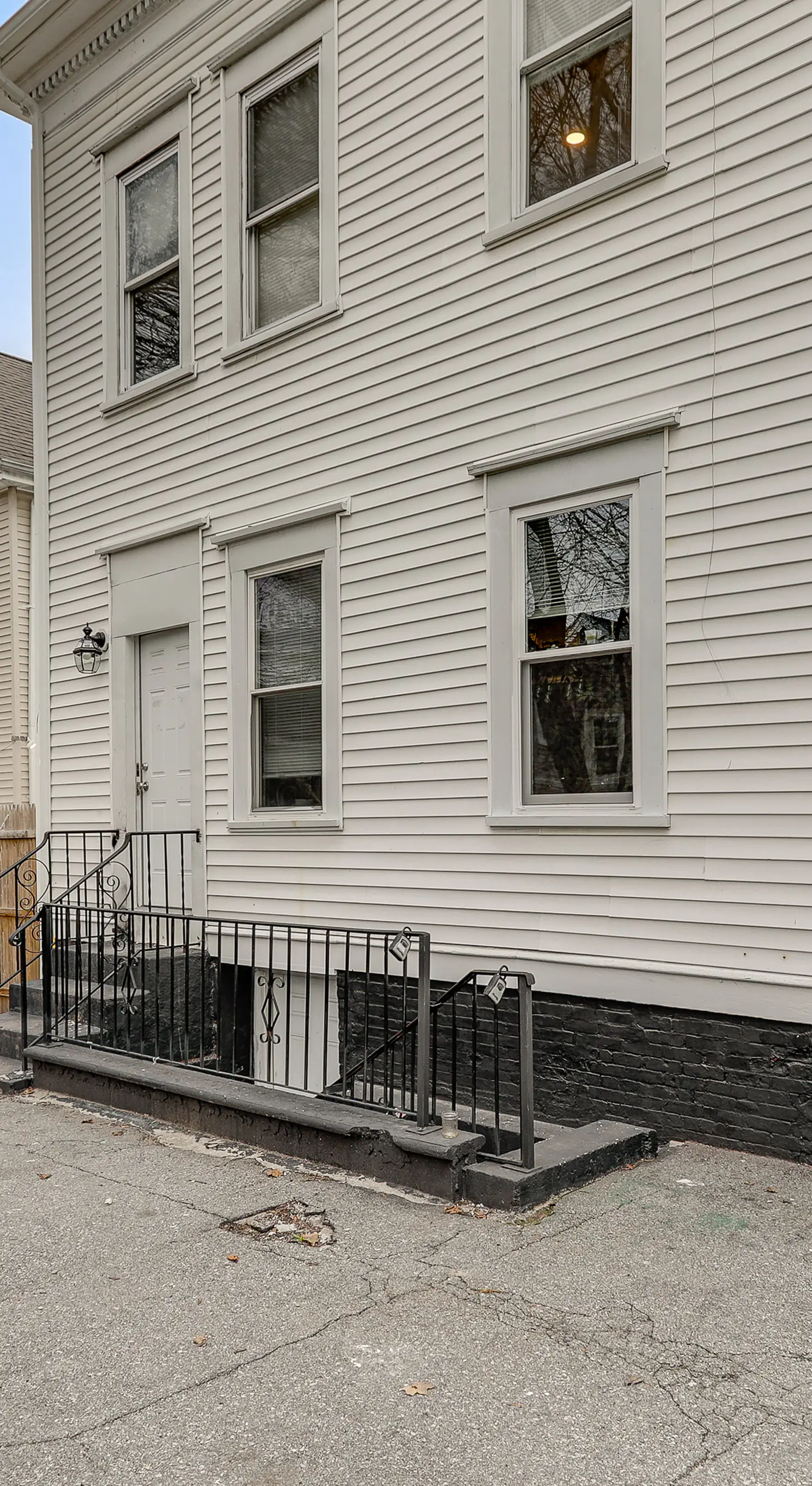 1 Mi to Dtwn: Pet-Friendly Providence Apt w/ Yard