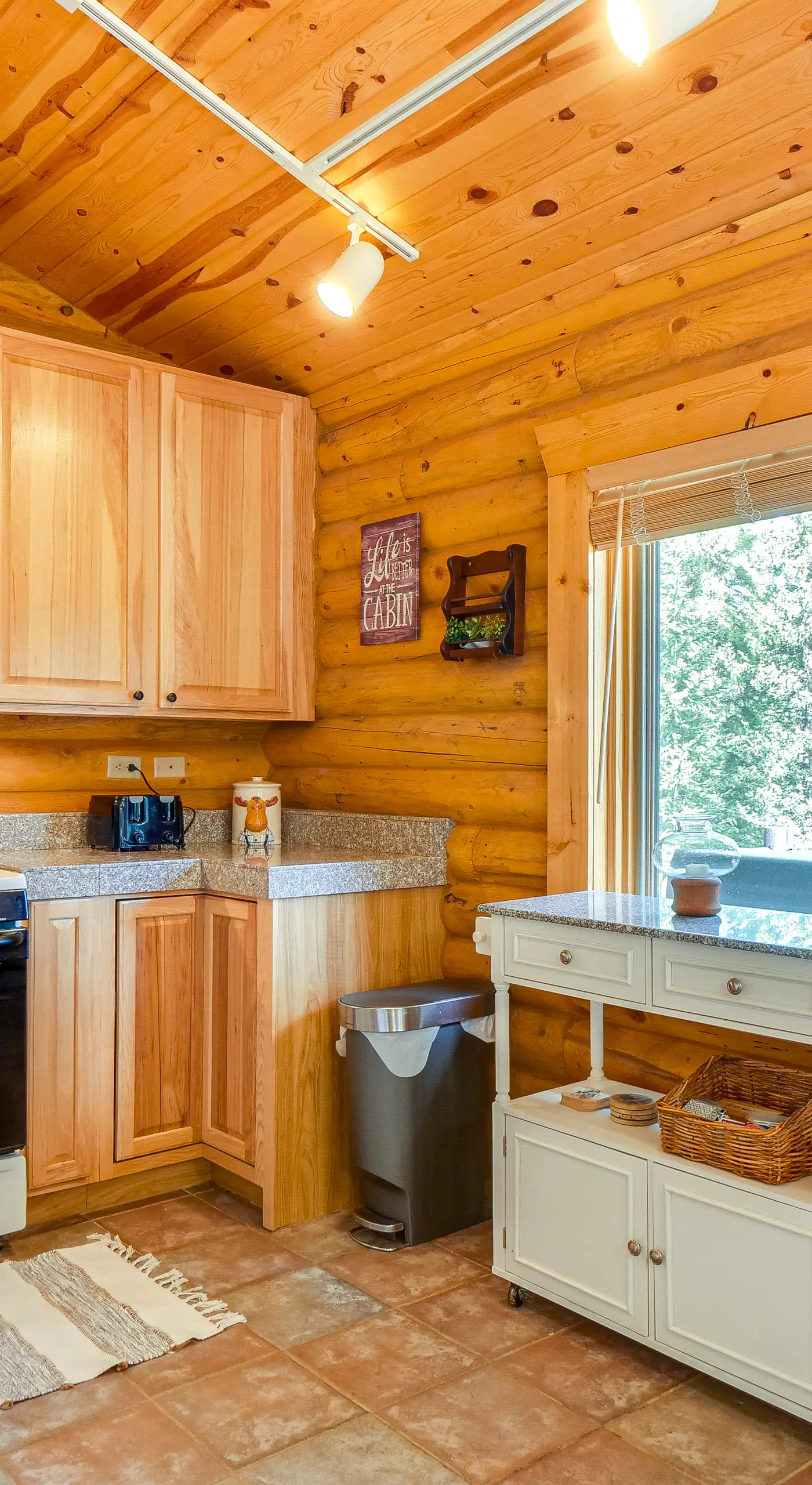 Hot Tub Hideaway w/ Views & Deck in Fairplay!