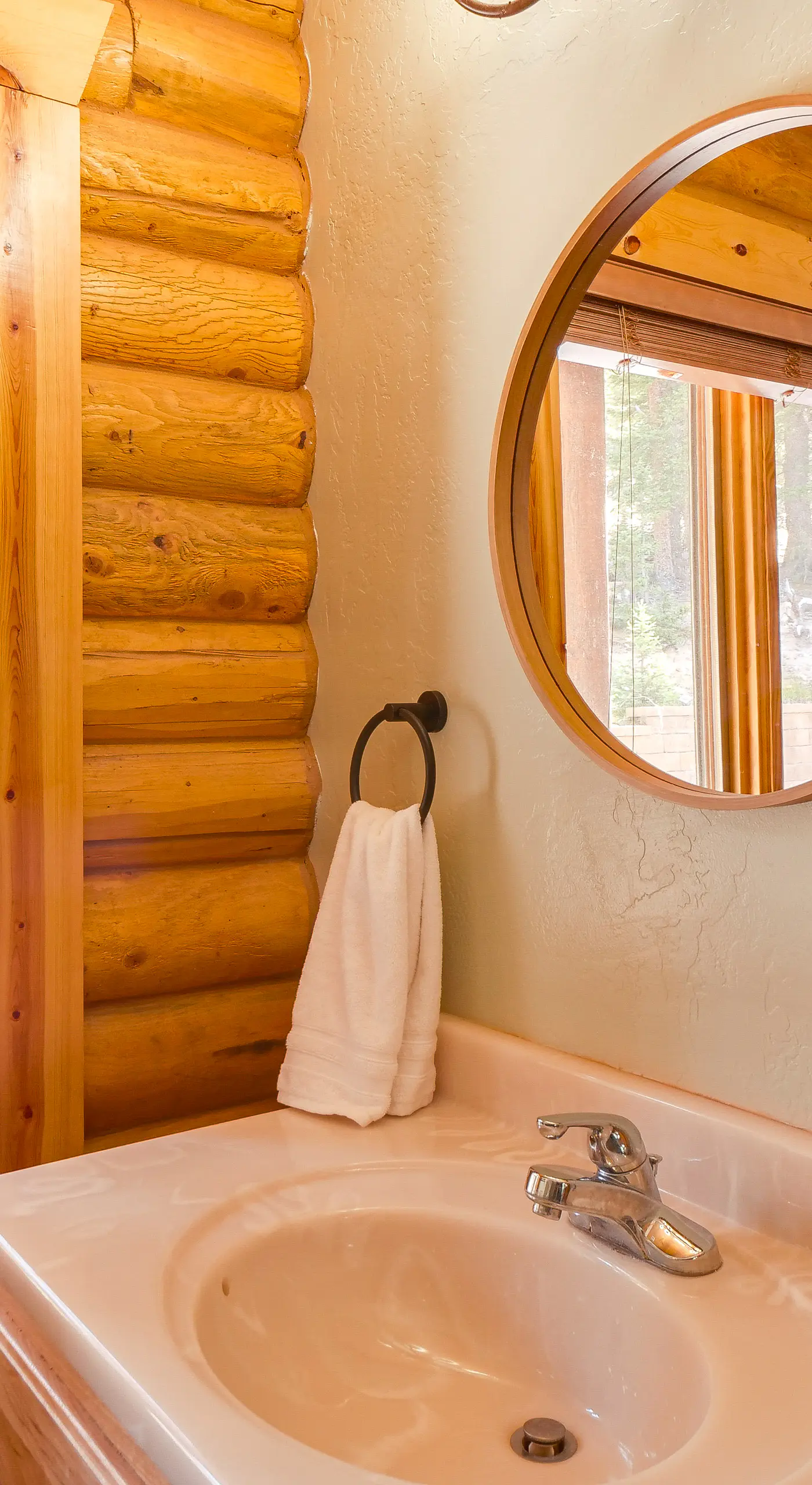 Hot Tub Hideaway w/ Views & Deck in Fairplay!