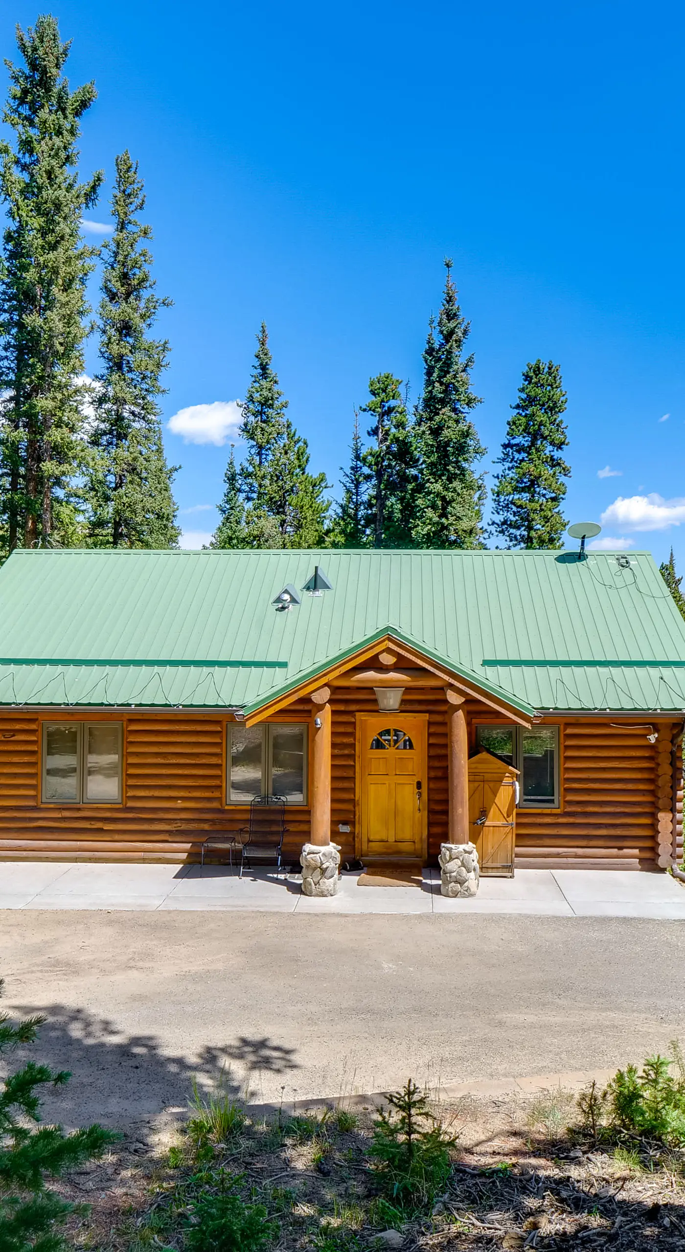Hot Tub Hideaway w/ Views & Deck in Fairplay!