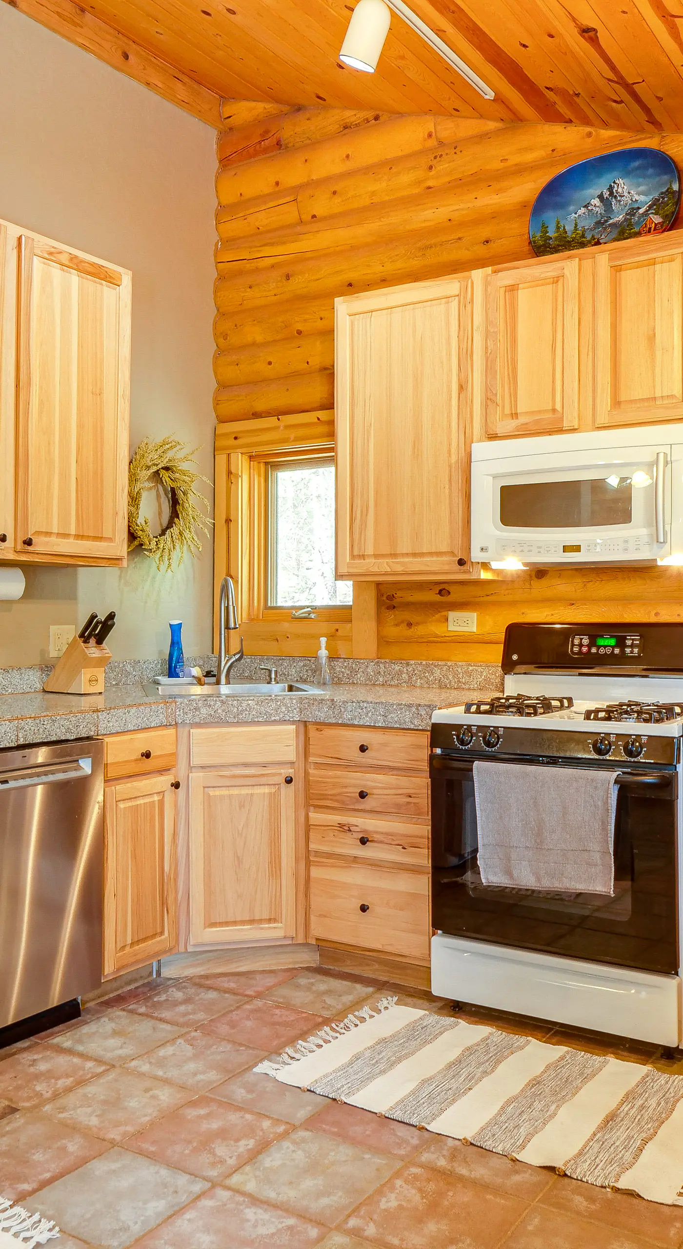 Hot Tub Hideaway w/ Views & Deck in Fairplay!