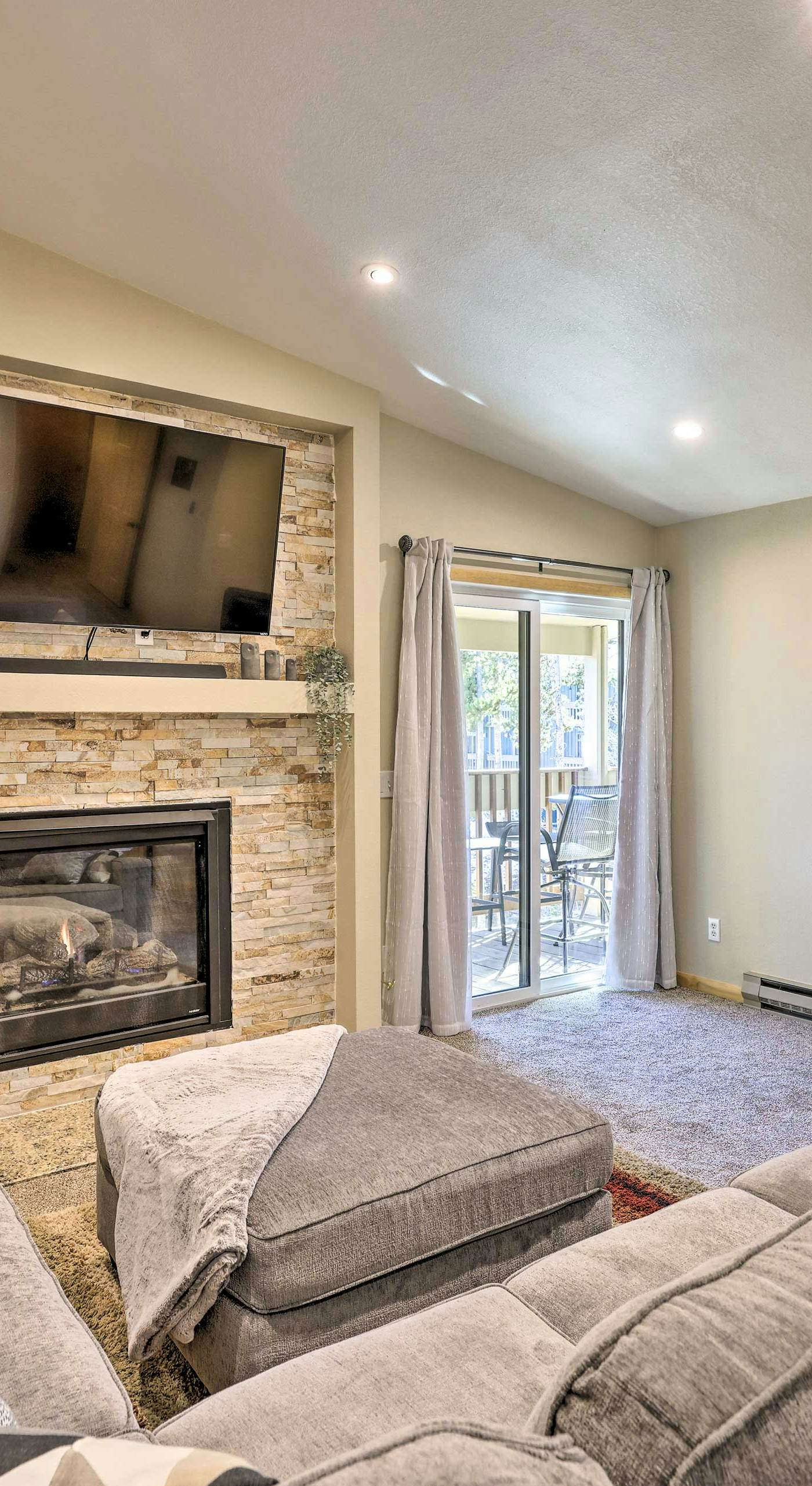 Cozy Winter Park Condo, Walk to Ski Shuttle!