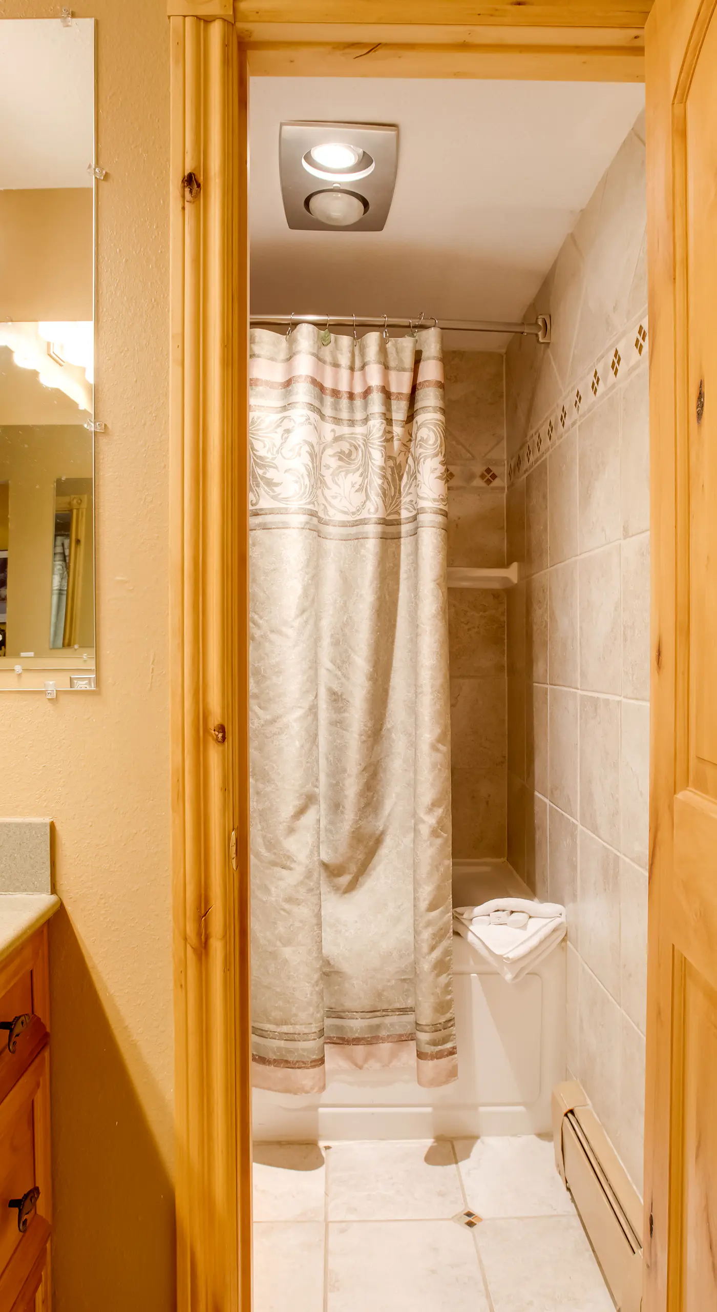 Pool & 3 Hot Tubs: Winter Park Condo on Bus Line