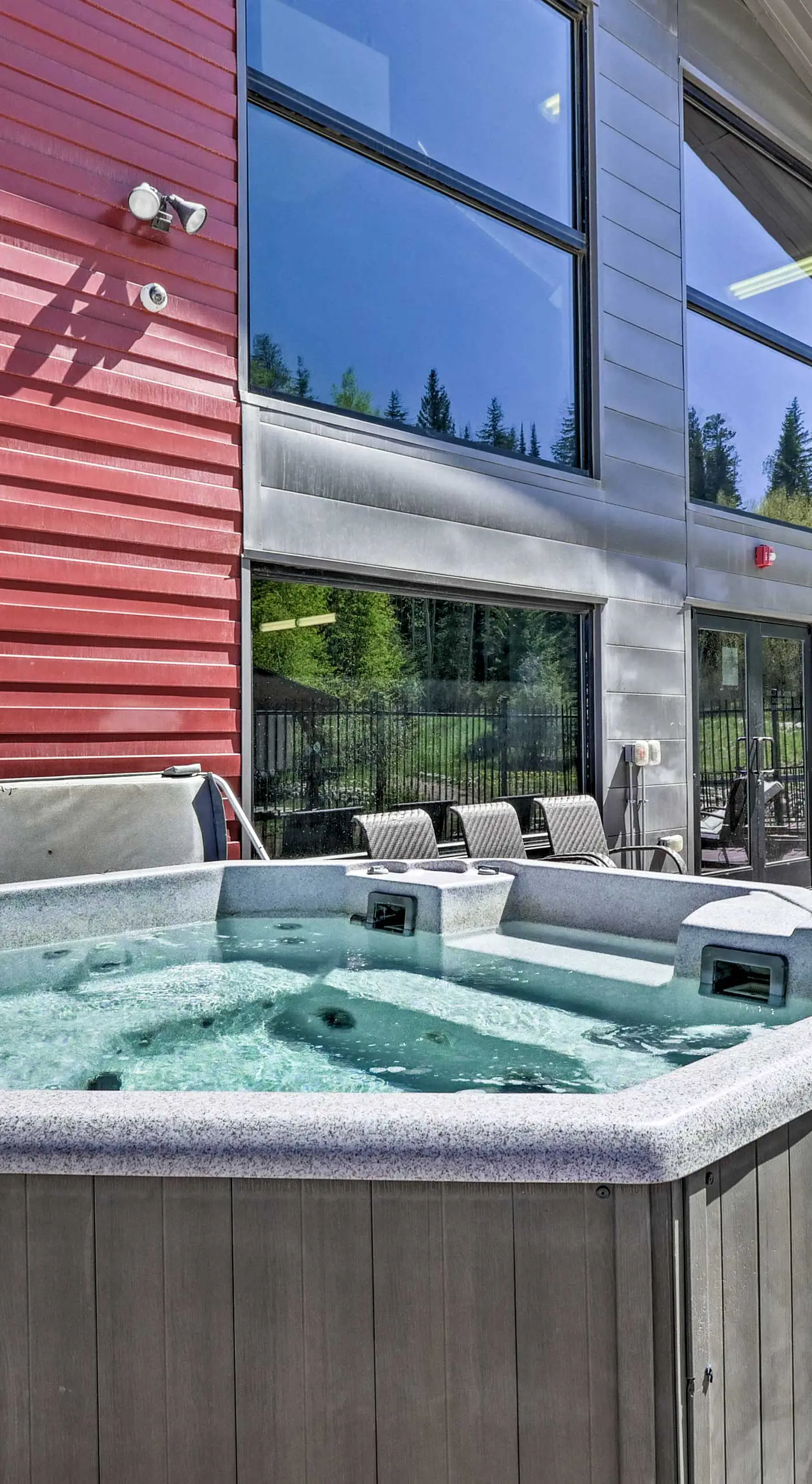 Pool & 3 Hot Tubs: Winter Park Condo on Bus Line