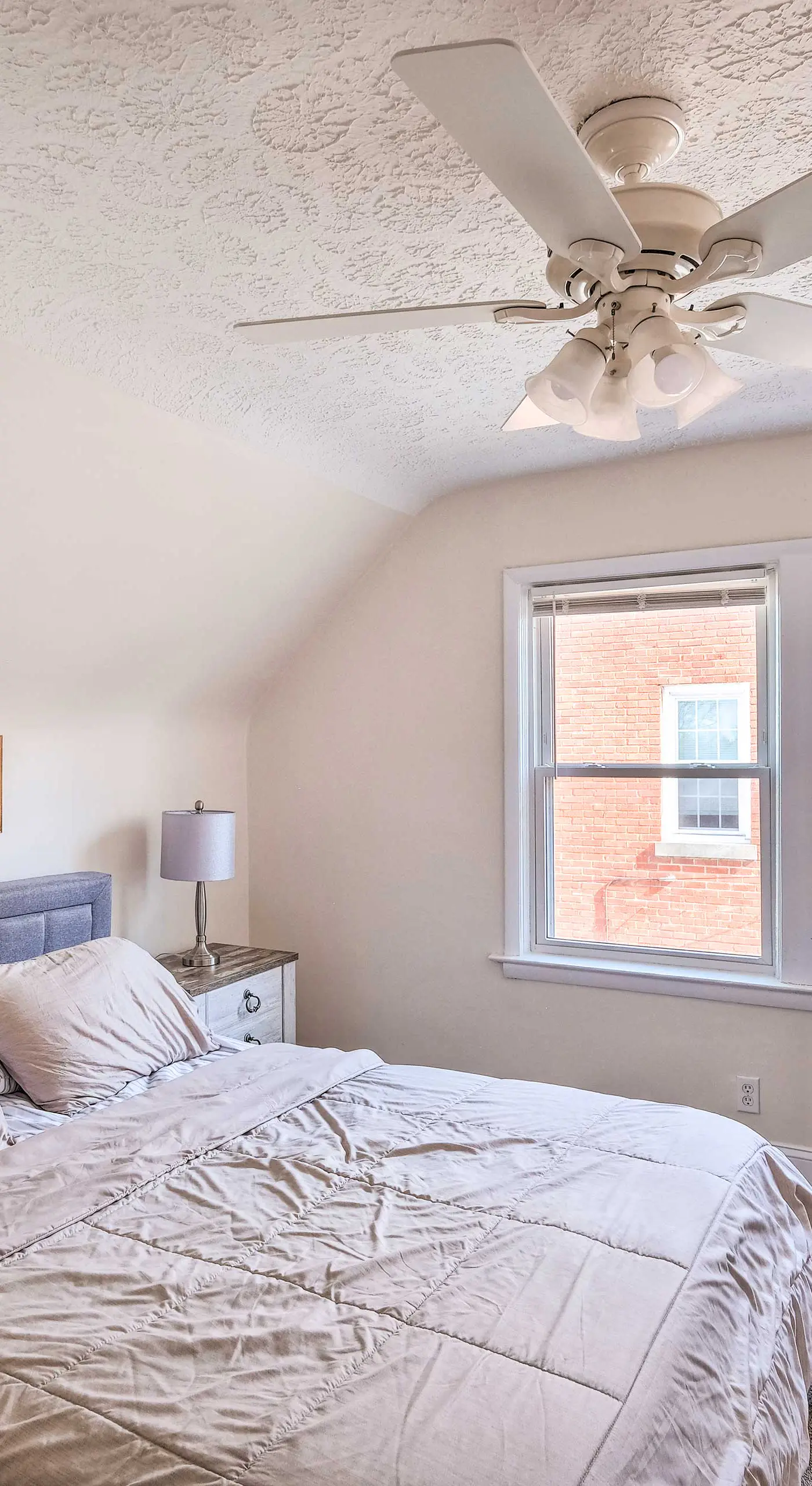Near Churchill Downs: Pet Friendly, Fenced Yard!