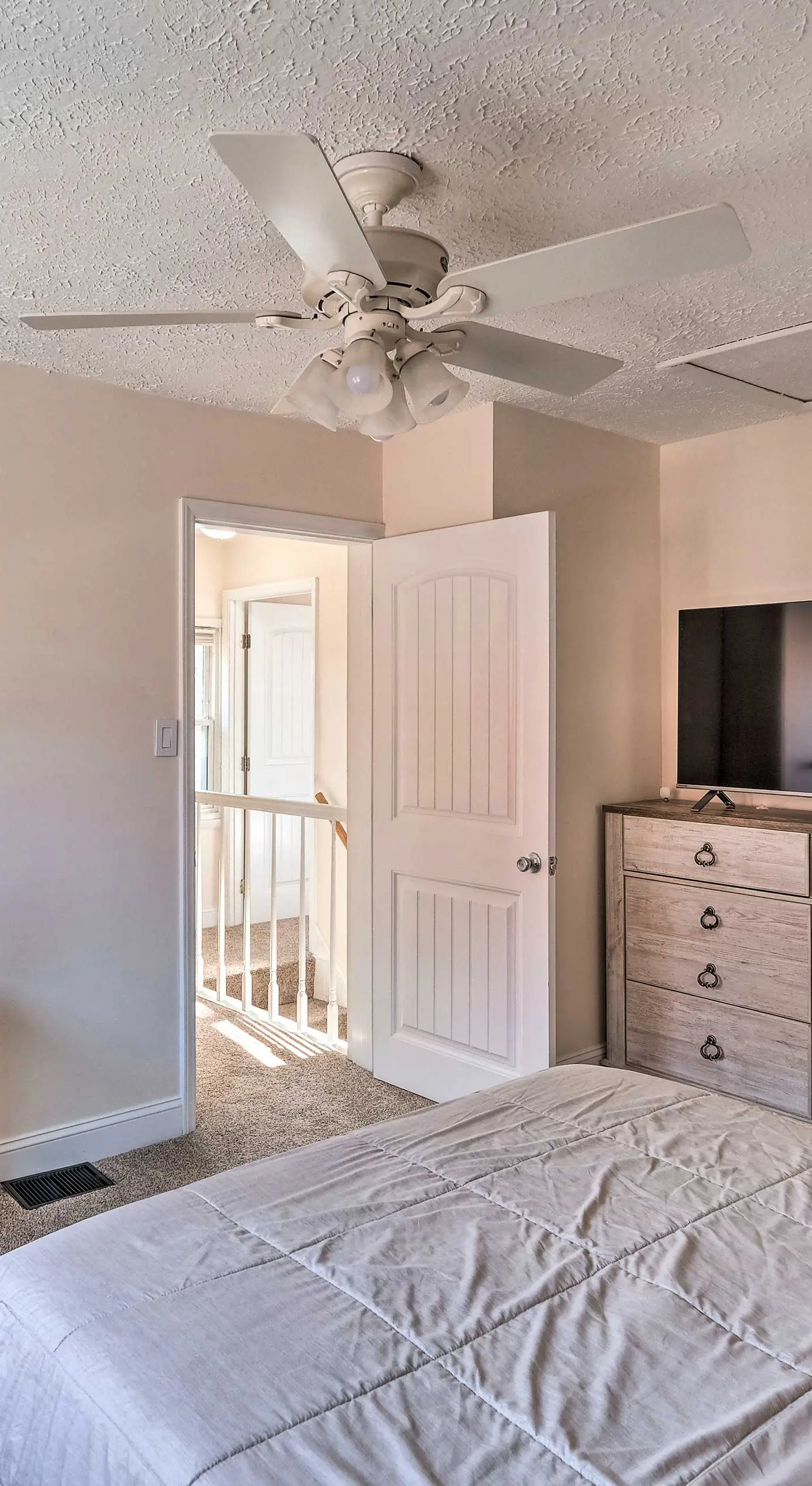 Near Churchill Downs: Pet Friendly, Fenced Yard!