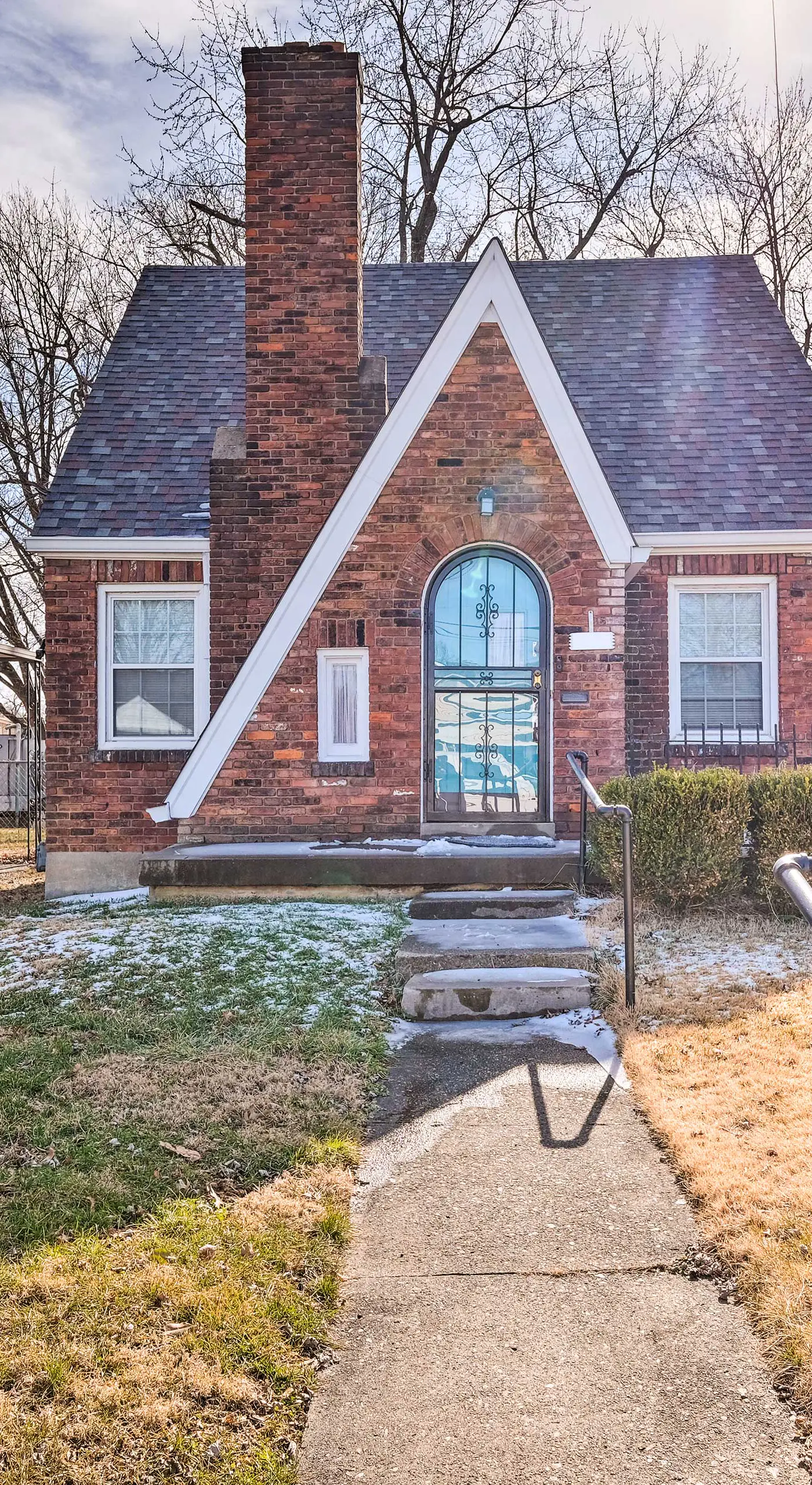Near Churchill Downs: Pet Friendly, Fenced Yard!