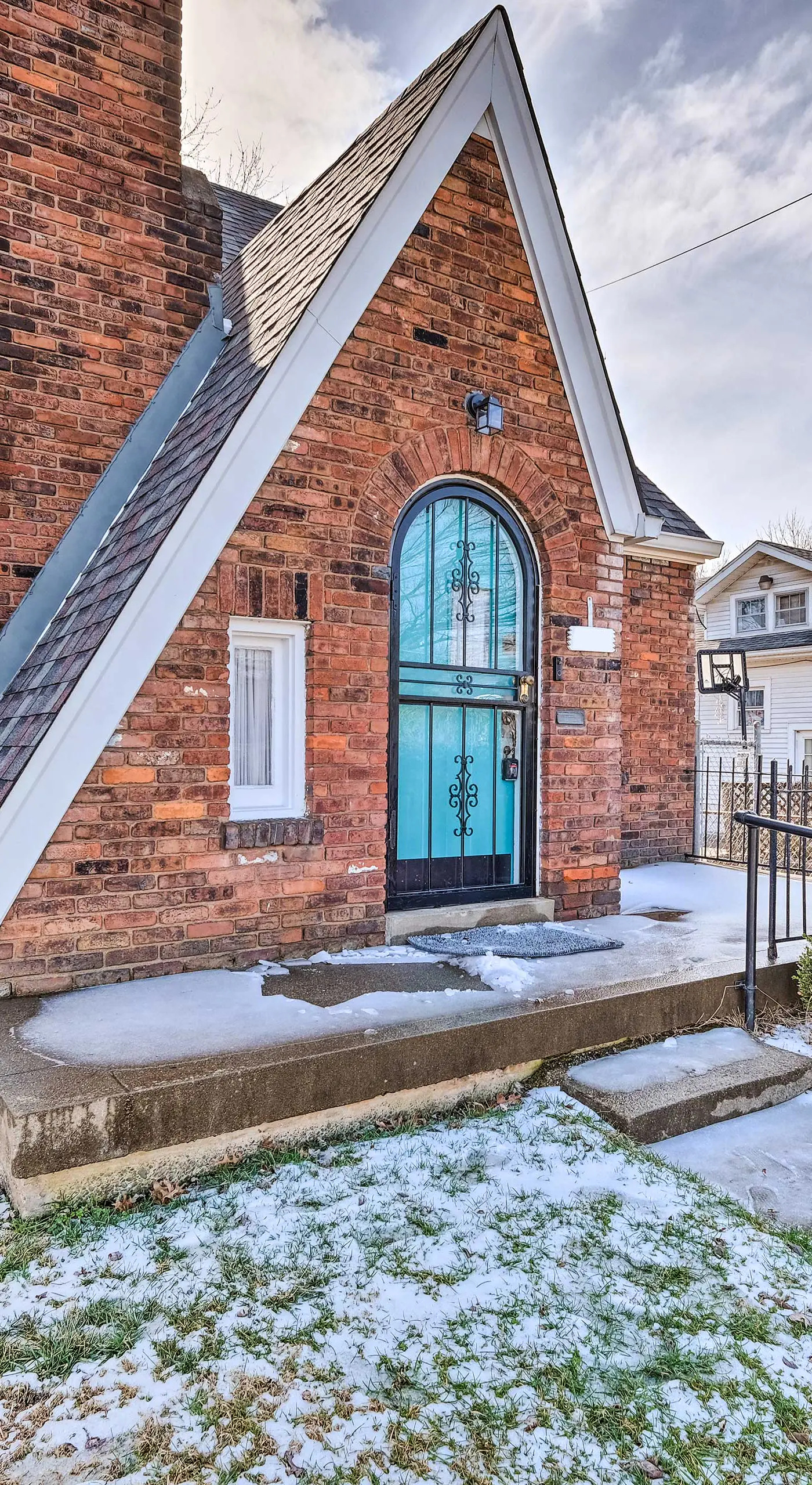 Near Churchill Downs: Pet Friendly, Fenced Yard!