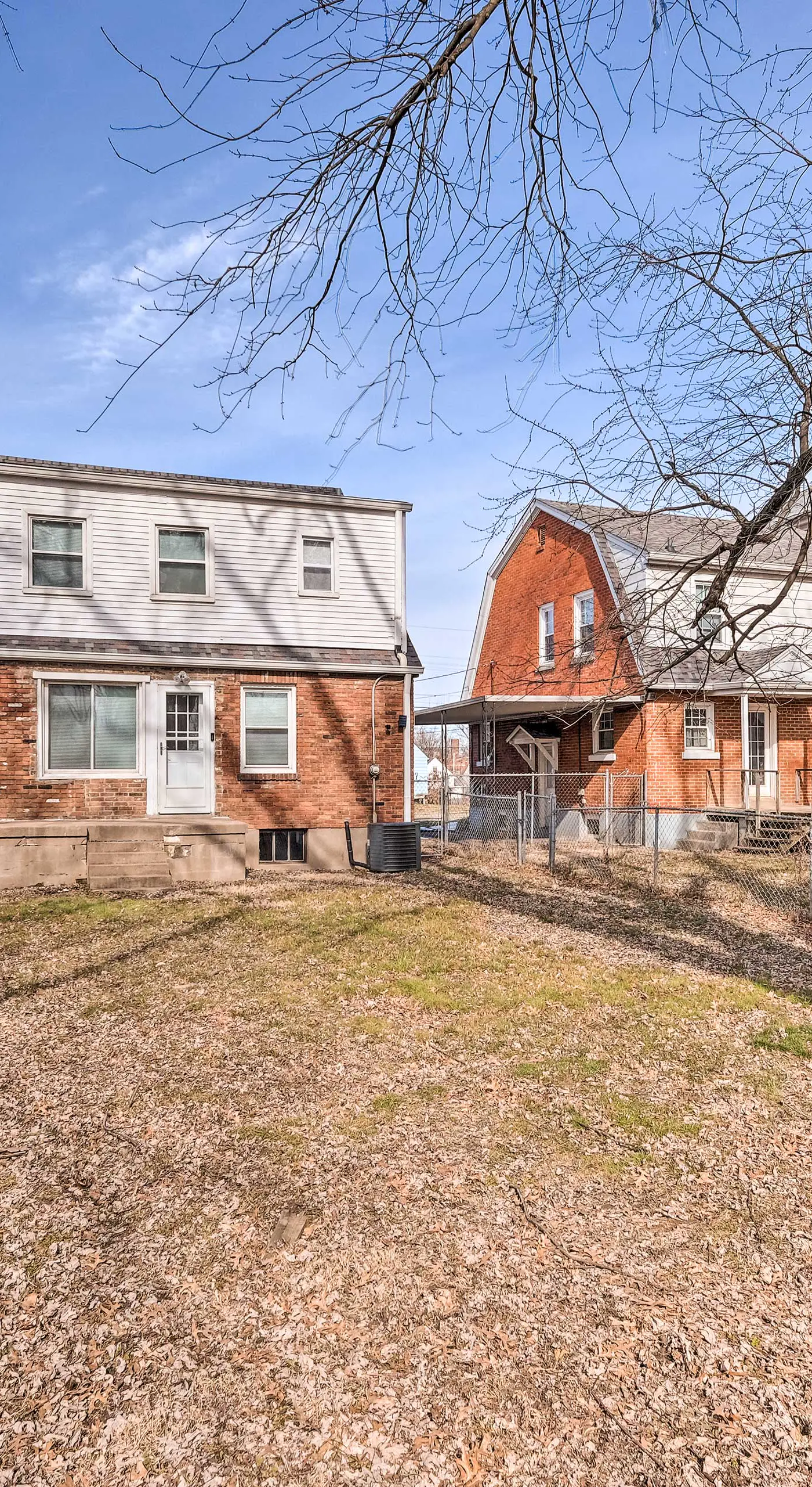 Near Churchill Downs: Pet Friendly, Fenced Yard!