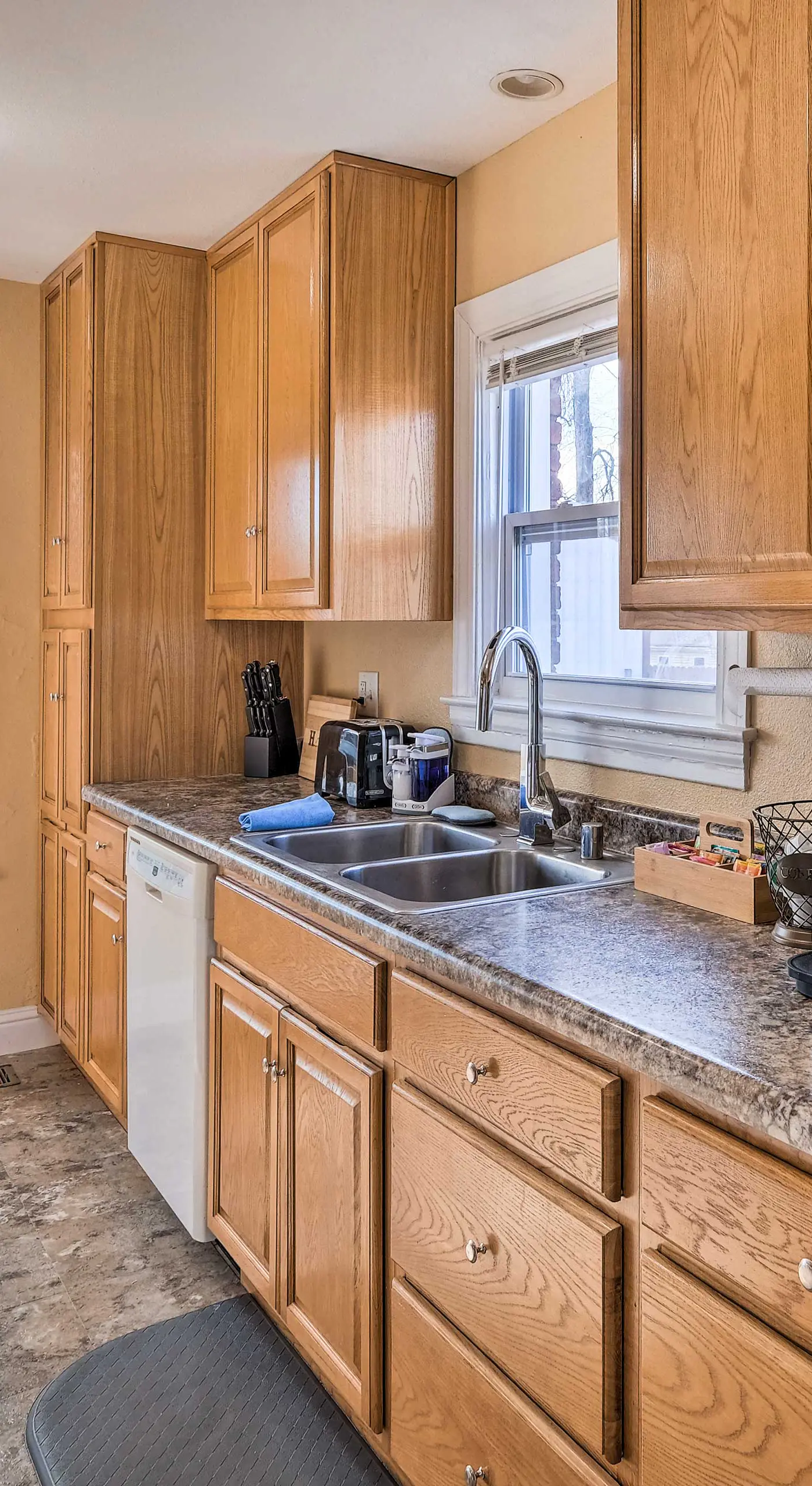 Near Churchill Downs: Pet Friendly, Fenced Yard!