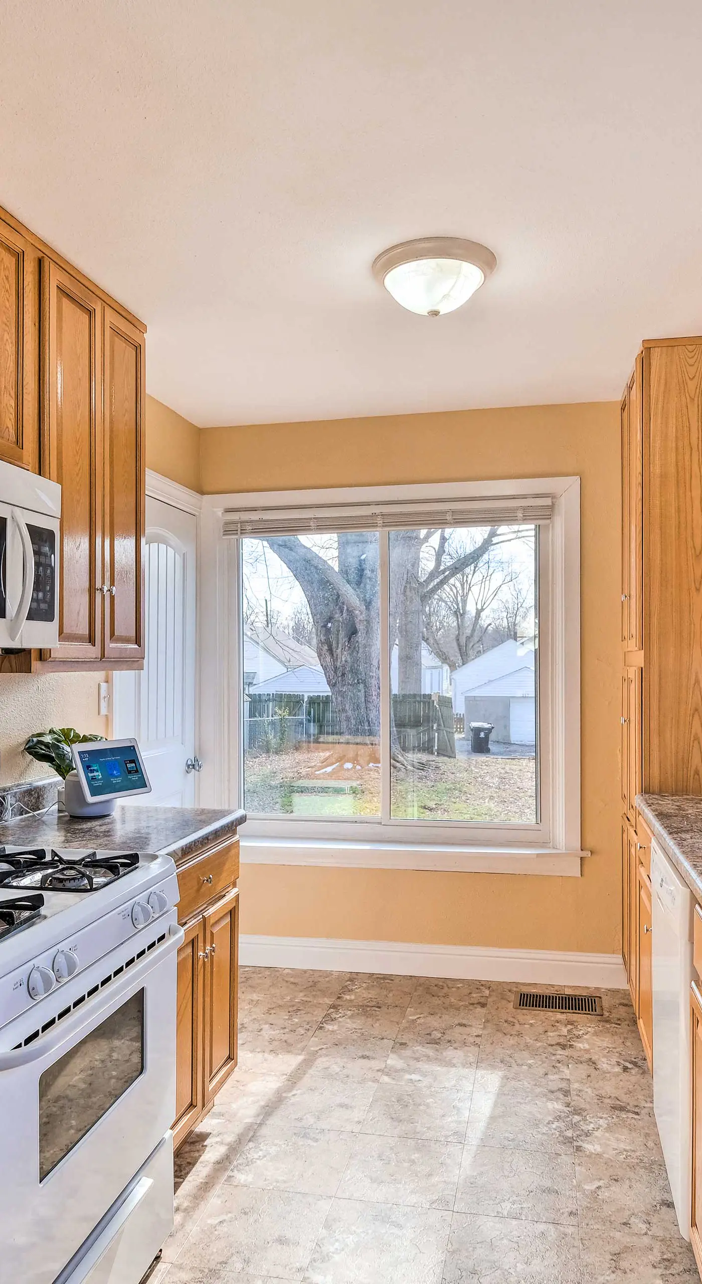 Near Churchill Downs: Pet Friendly, Fenced Yard!