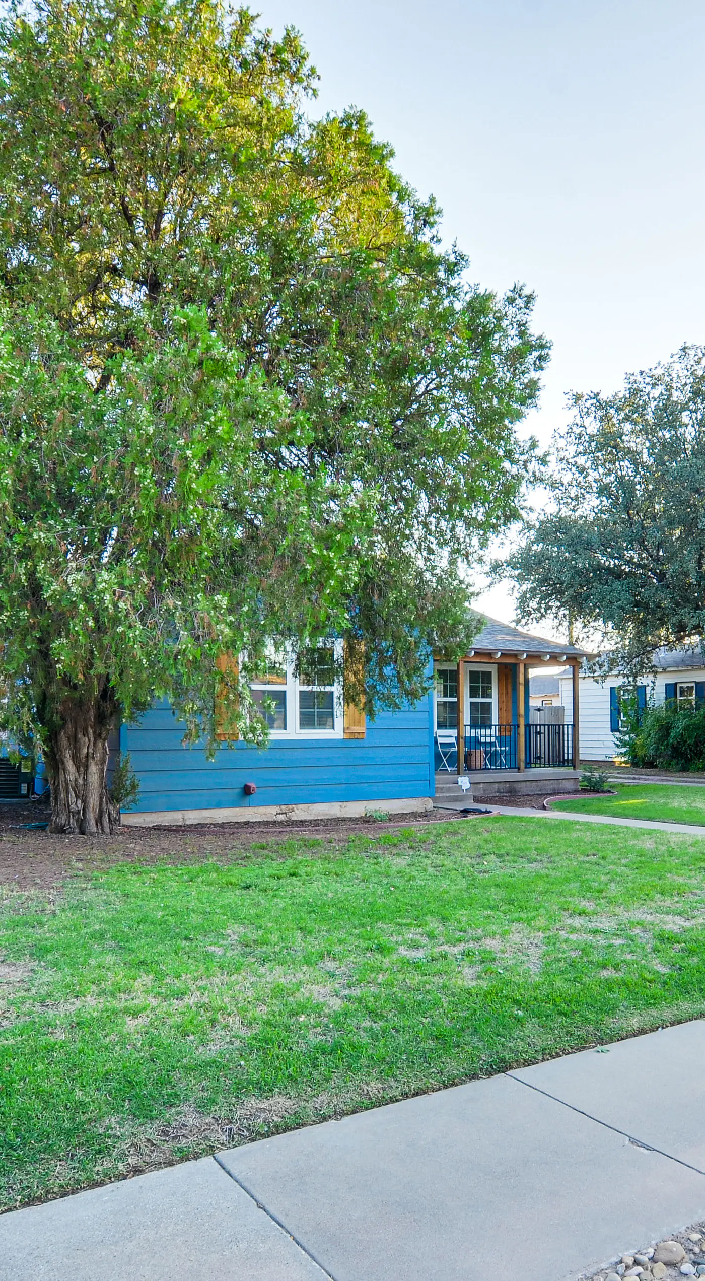 Chic Home ~ 2 Mi to TTU w/ Grill & Yard in Lubbock