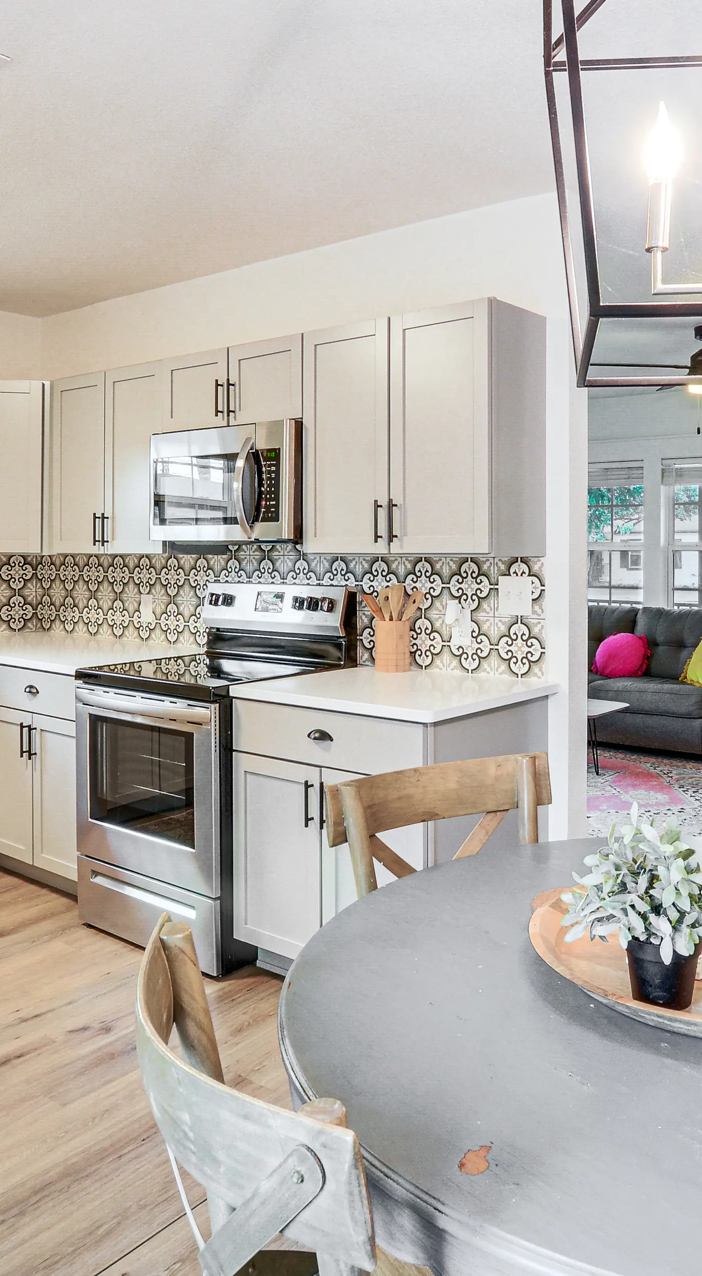 Chic Home ~ 2 Mi to TTU w/ Grill & Yard in Lubbock
