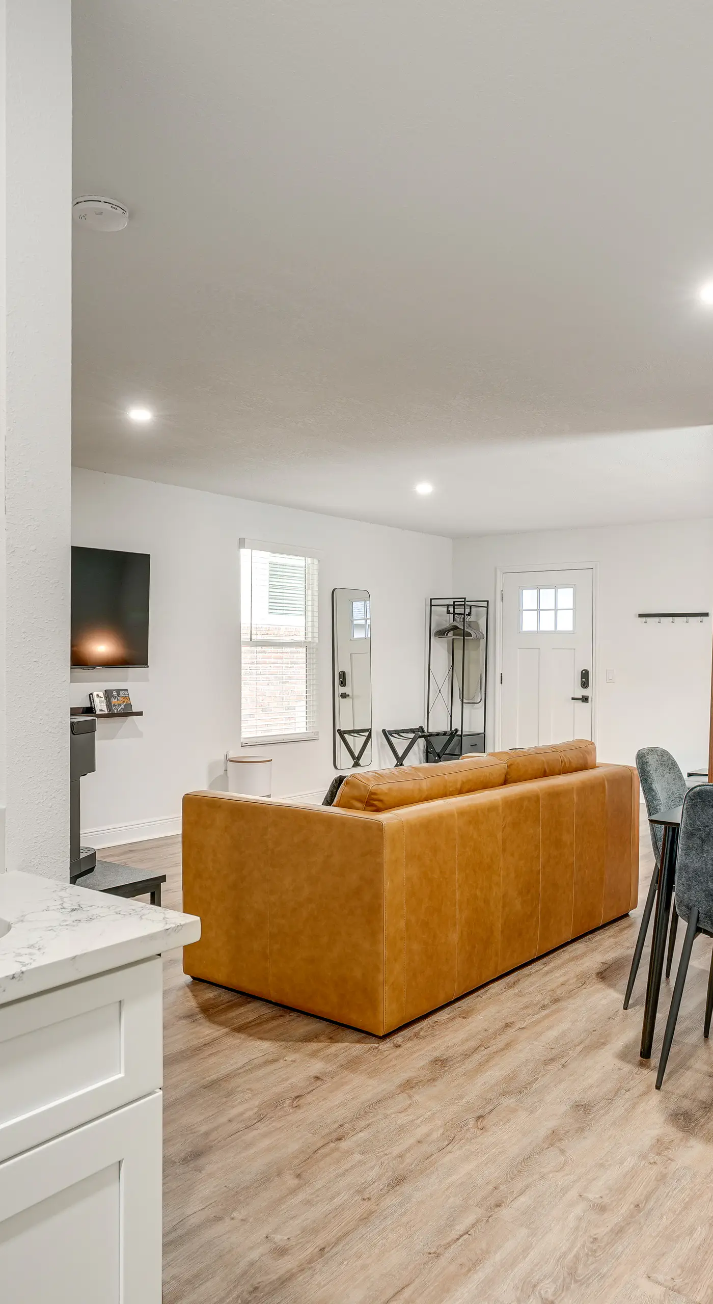 WFH Friendly! Stylish Lakeland Studio
