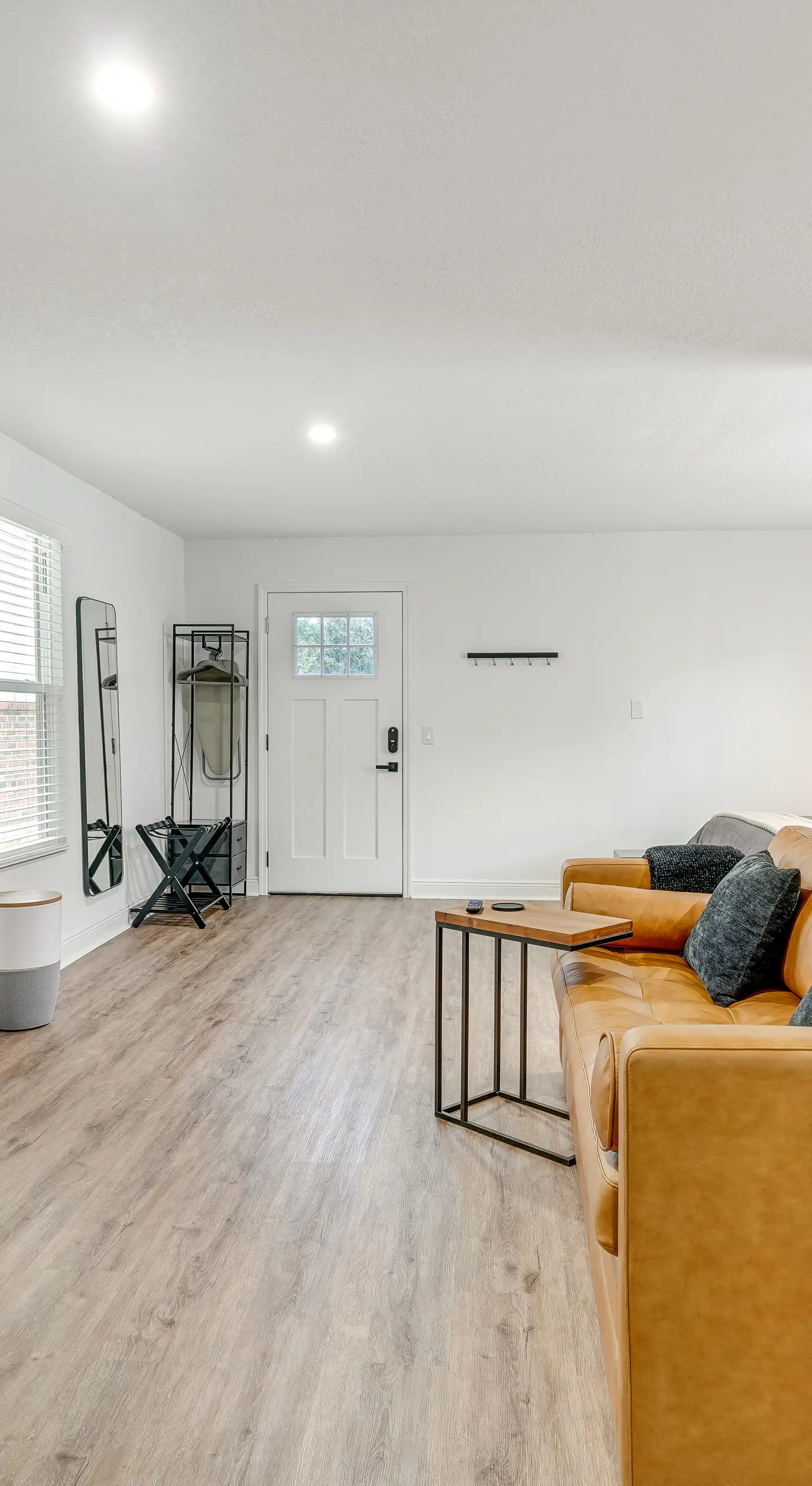 WFH Friendly! Stylish Lakeland Studio