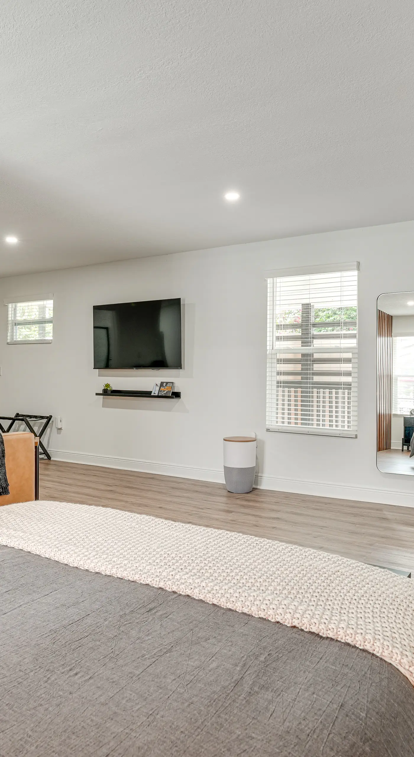 WFH Friendly! Stylish Lakeland Studio