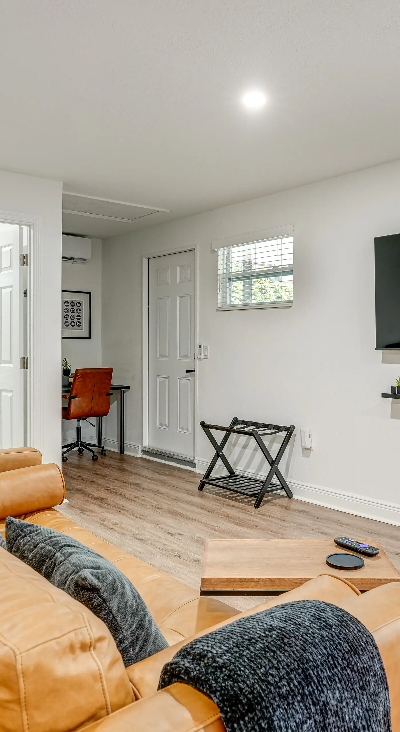WFH Friendly! Stylish Lakeland Studio