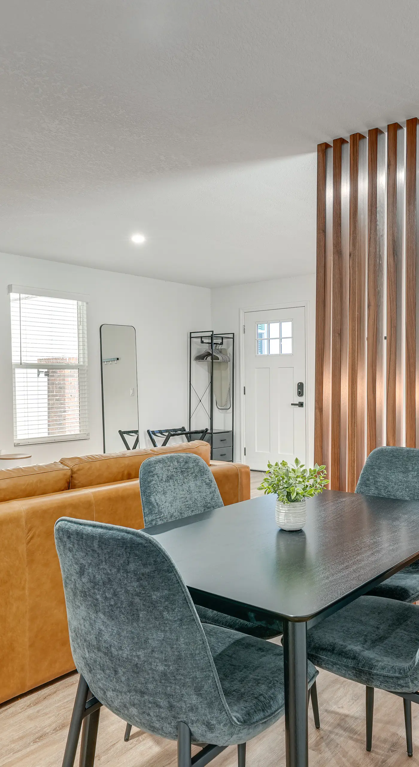 WFH Friendly! Stylish Lakeland Studio