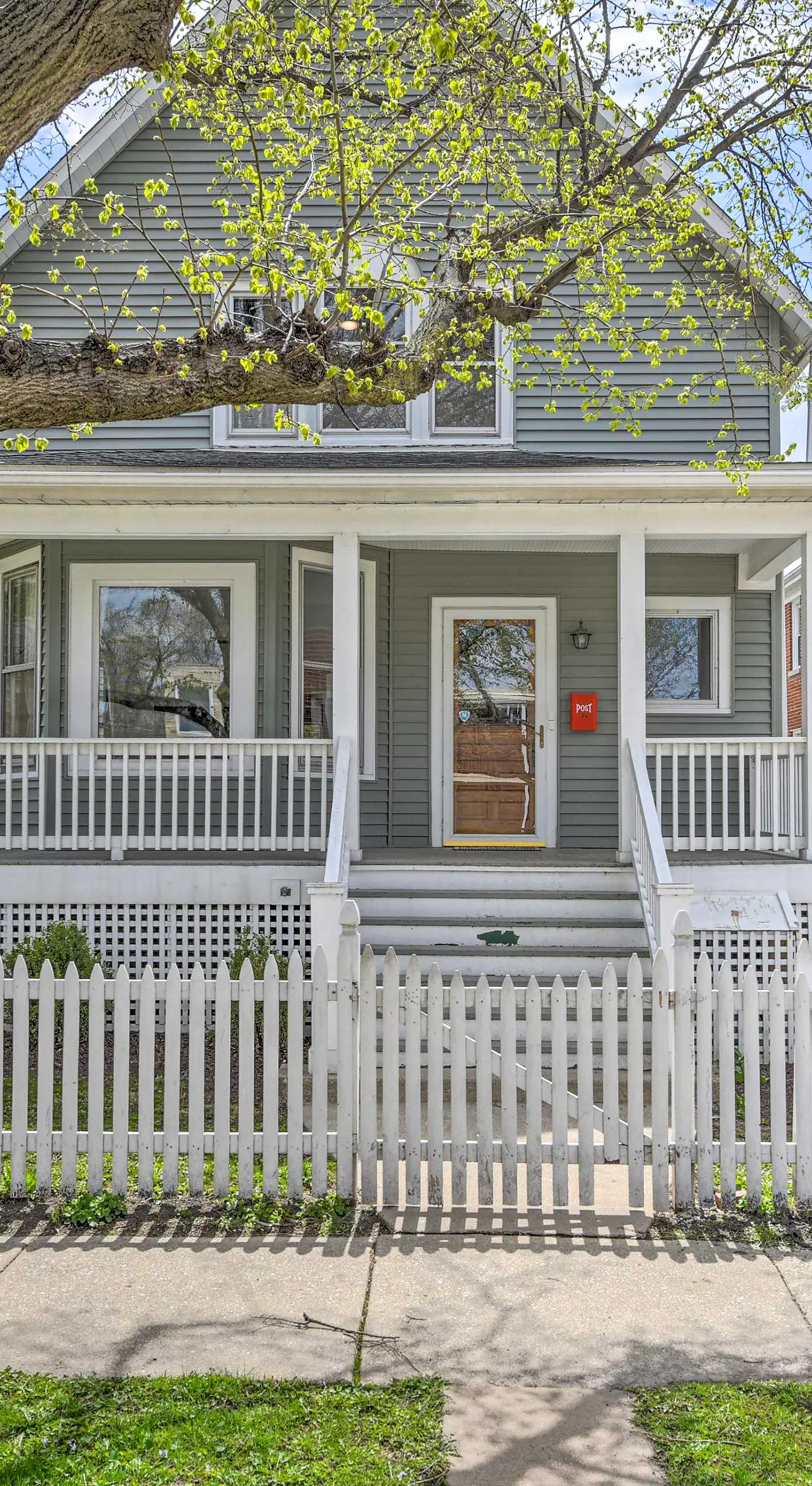 Oak Park Home w/ Grill - 5 Mi to Garfield Park!