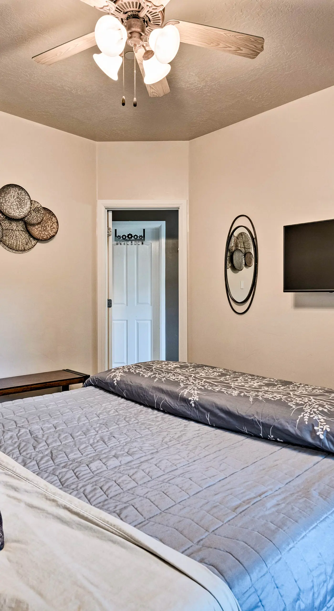 Renovated Condo 8 Miles to Snowbasin Ski Resort!