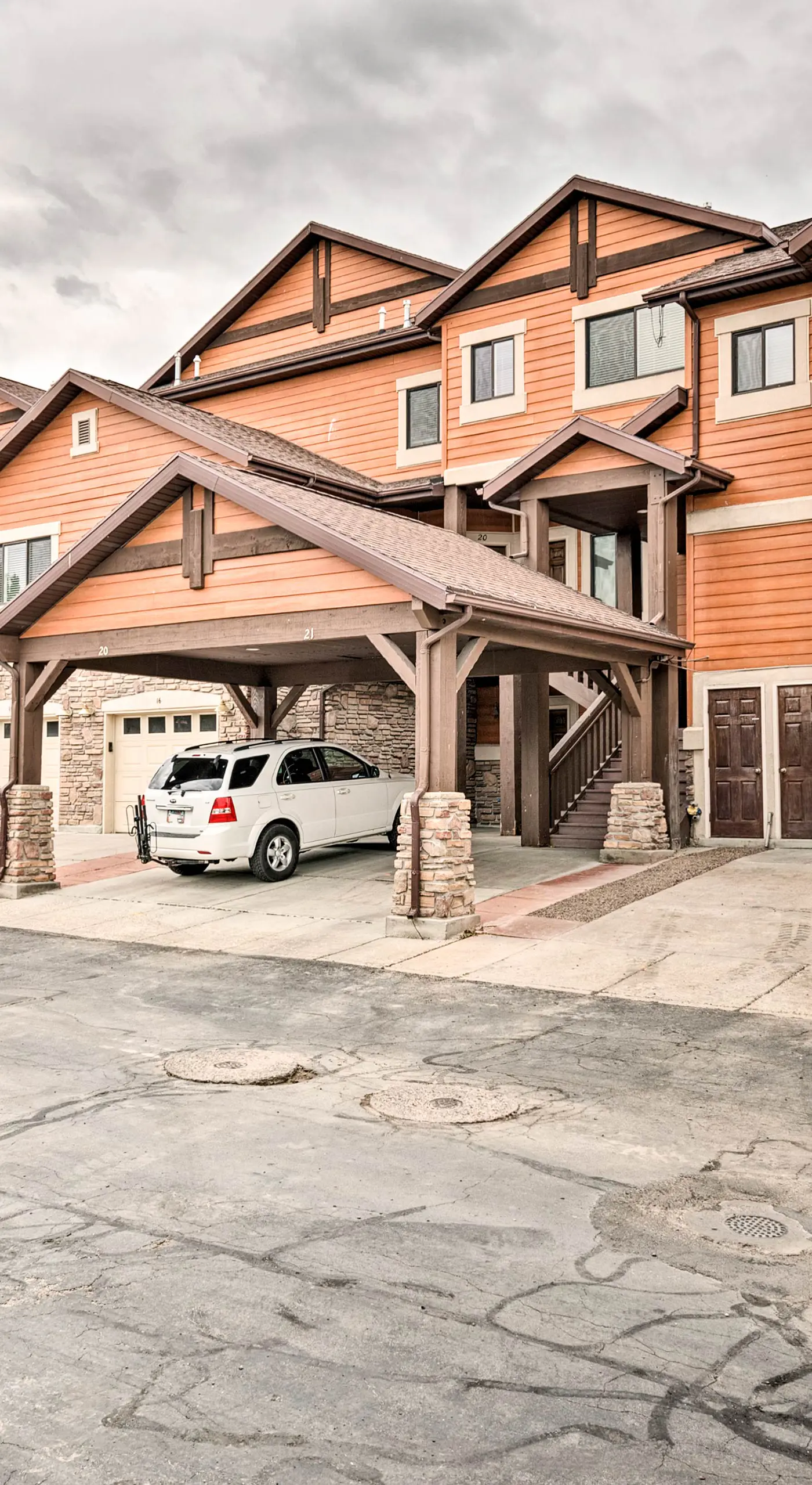 Renovated Condo 8 Miles to Snowbasin Ski Resort!