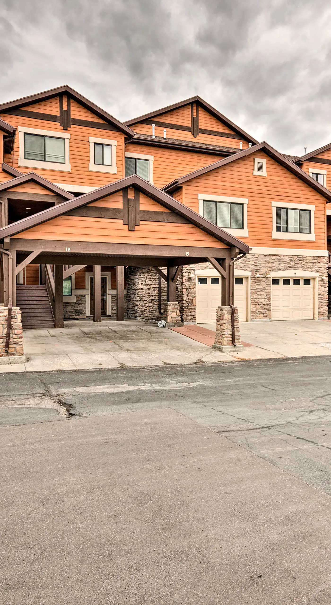 Renovated Condo 8 Miles to Snowbasin Ski Resort!