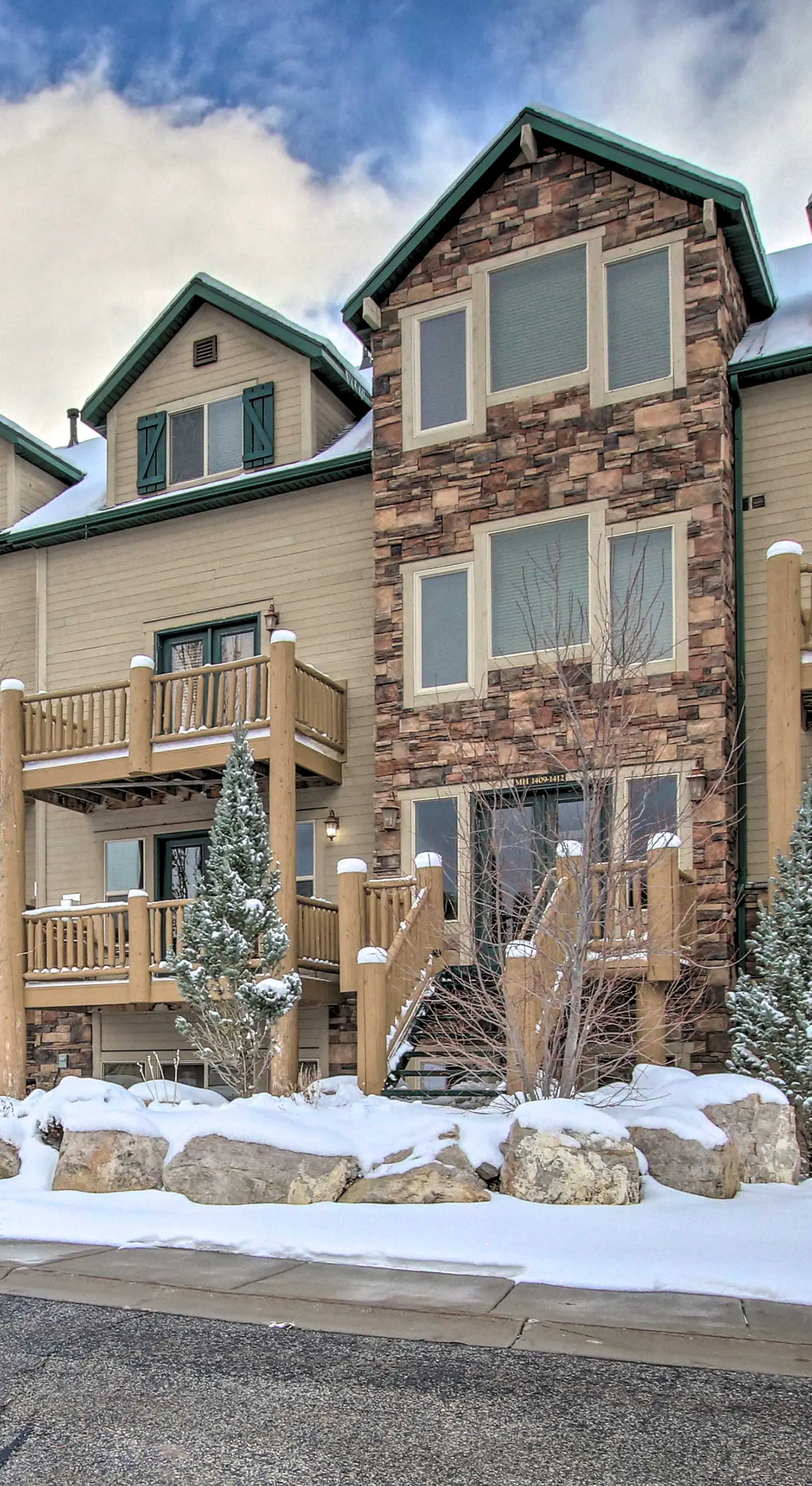 Ski, Hike & Relax: Eden Condo w/ Hot Tub Access