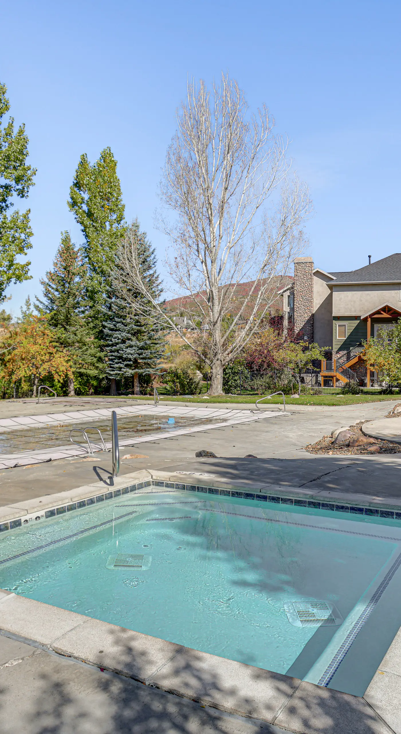 Ski, Hike & Relax: Eden Condo w/ Hot Tub Access