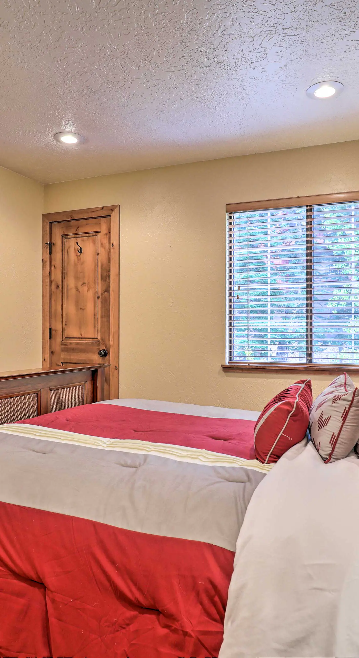 Ski-in/Ski-Out Brian Head Condo w/ Hot Tub Access!