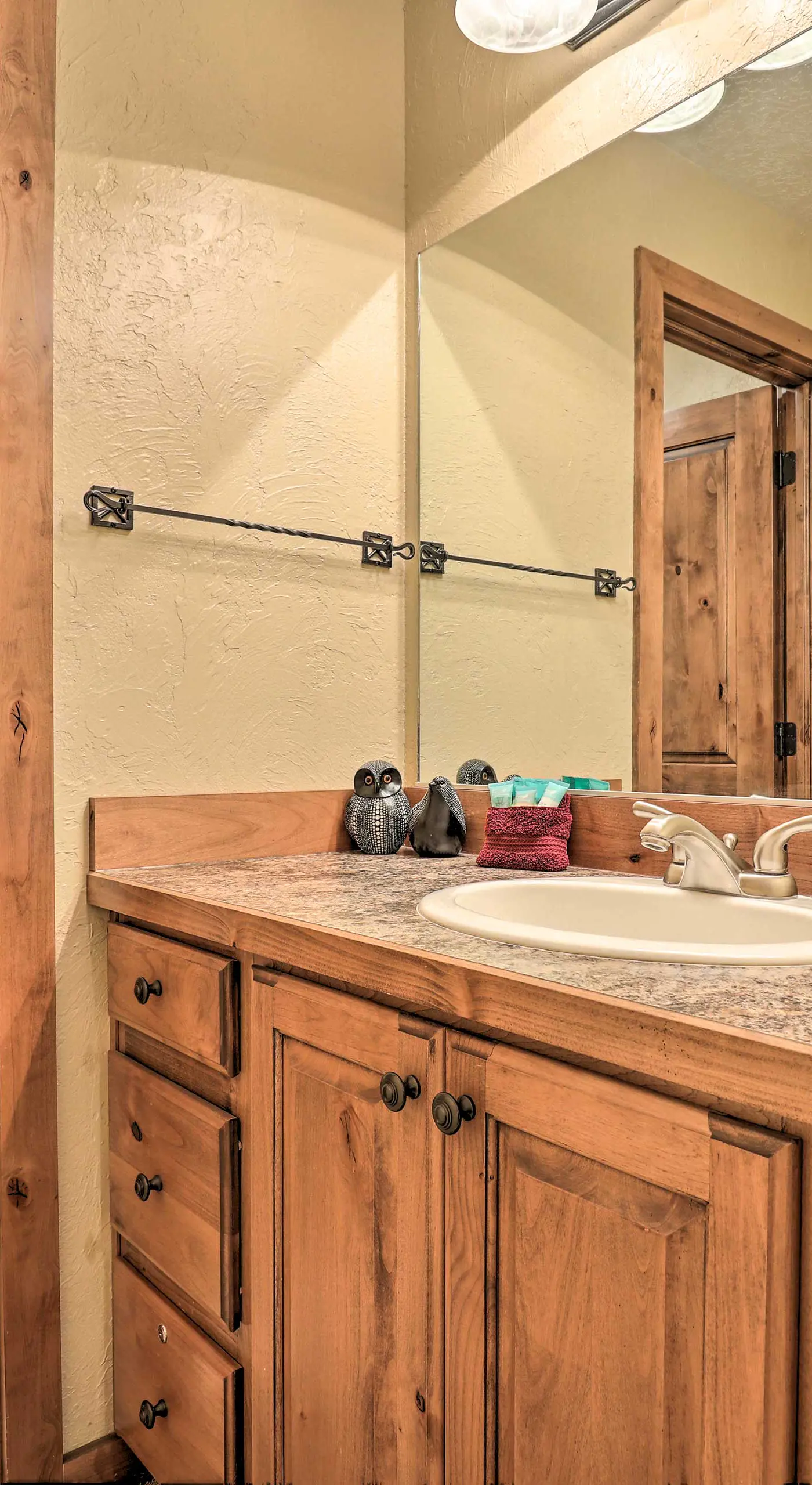 Ski-in/Ski-Out Brian Head Condo w/ Hot Tub Access!