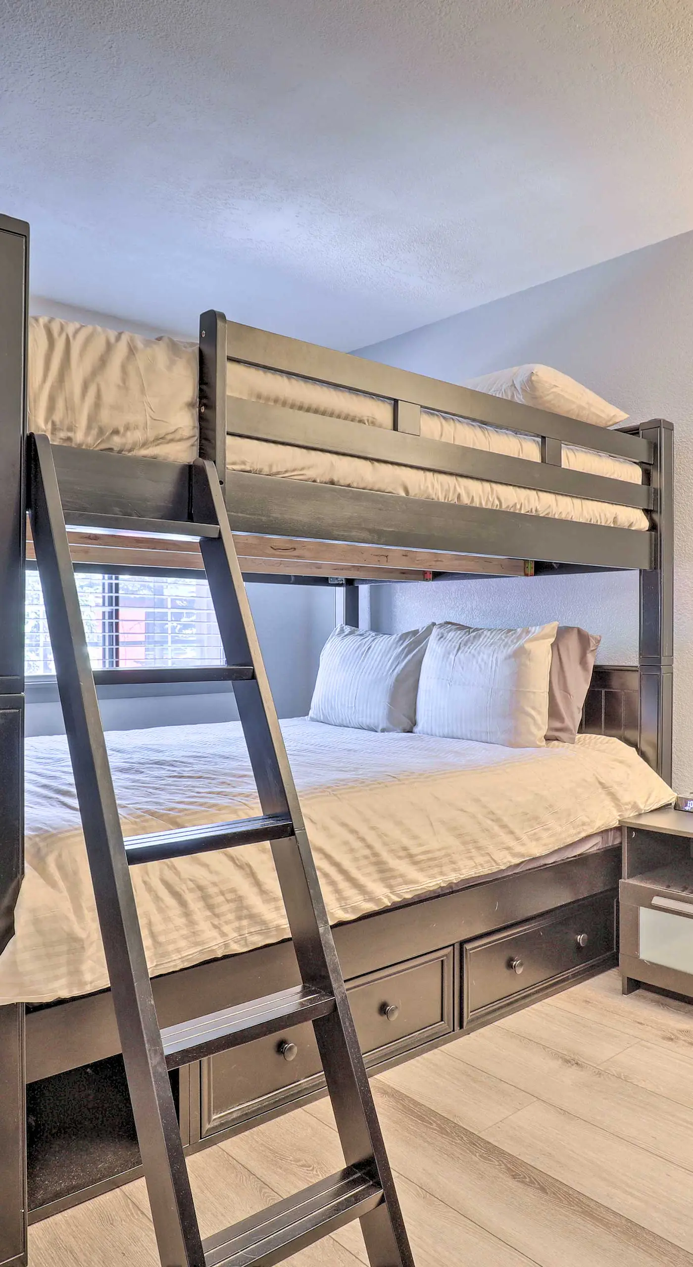 Brian Head Ski-In/Ski-Out Condo w/ Resort Perks!