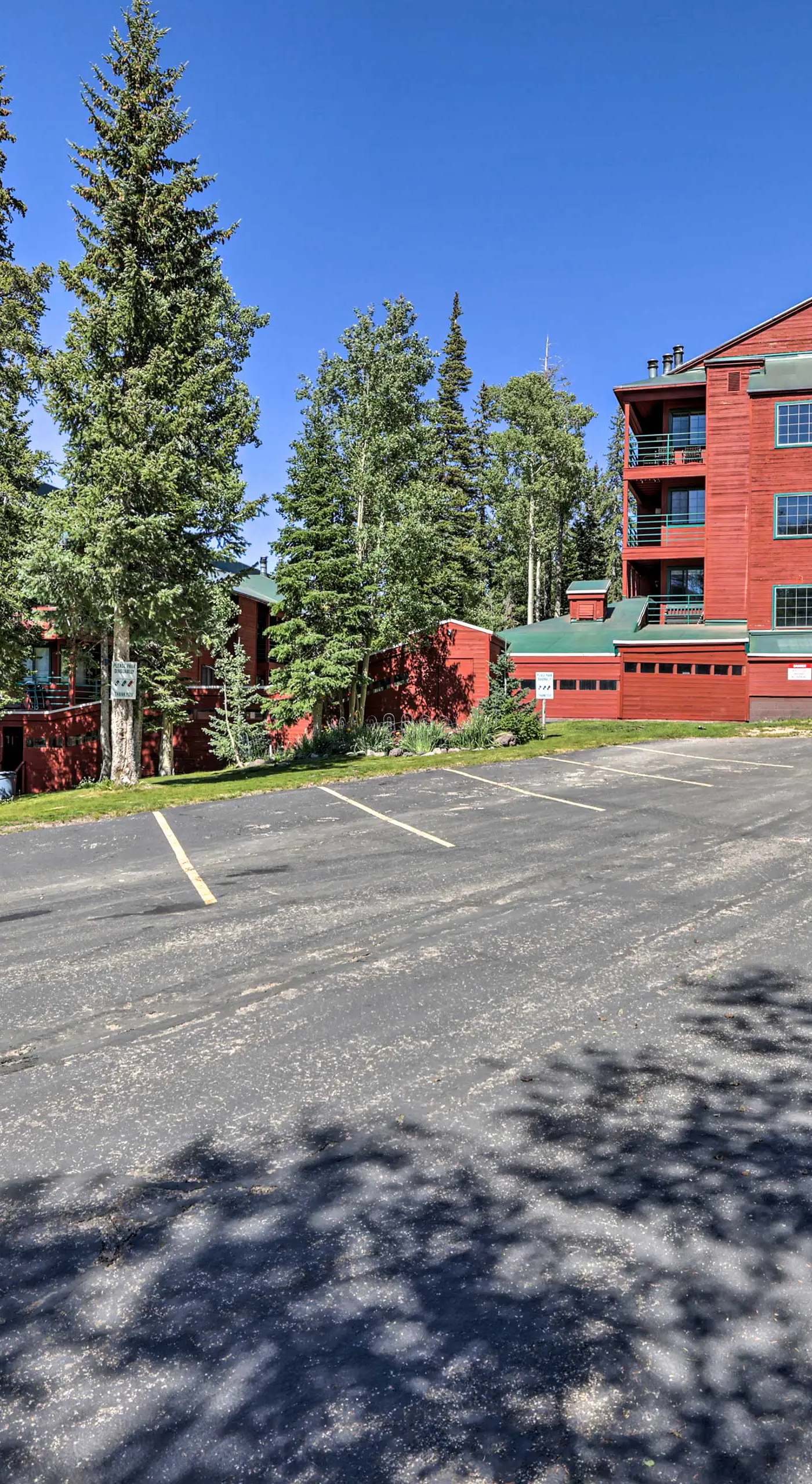 Slopeside Condo with Hot Tub + Game Room Access!