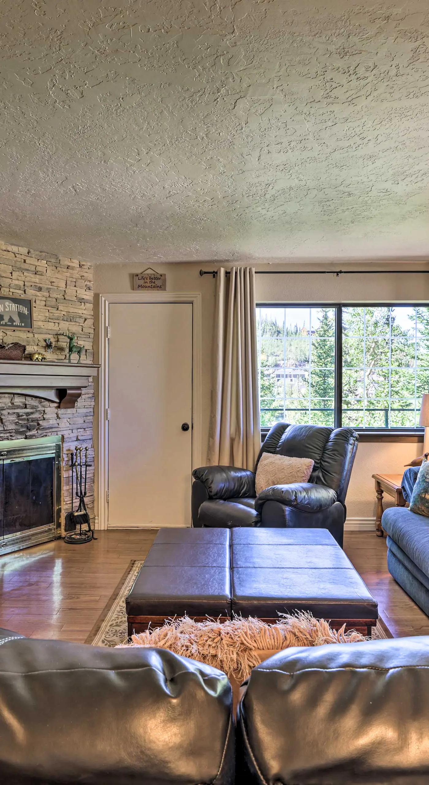 Slopeside Condo with Hot Tub + Game Room Access!