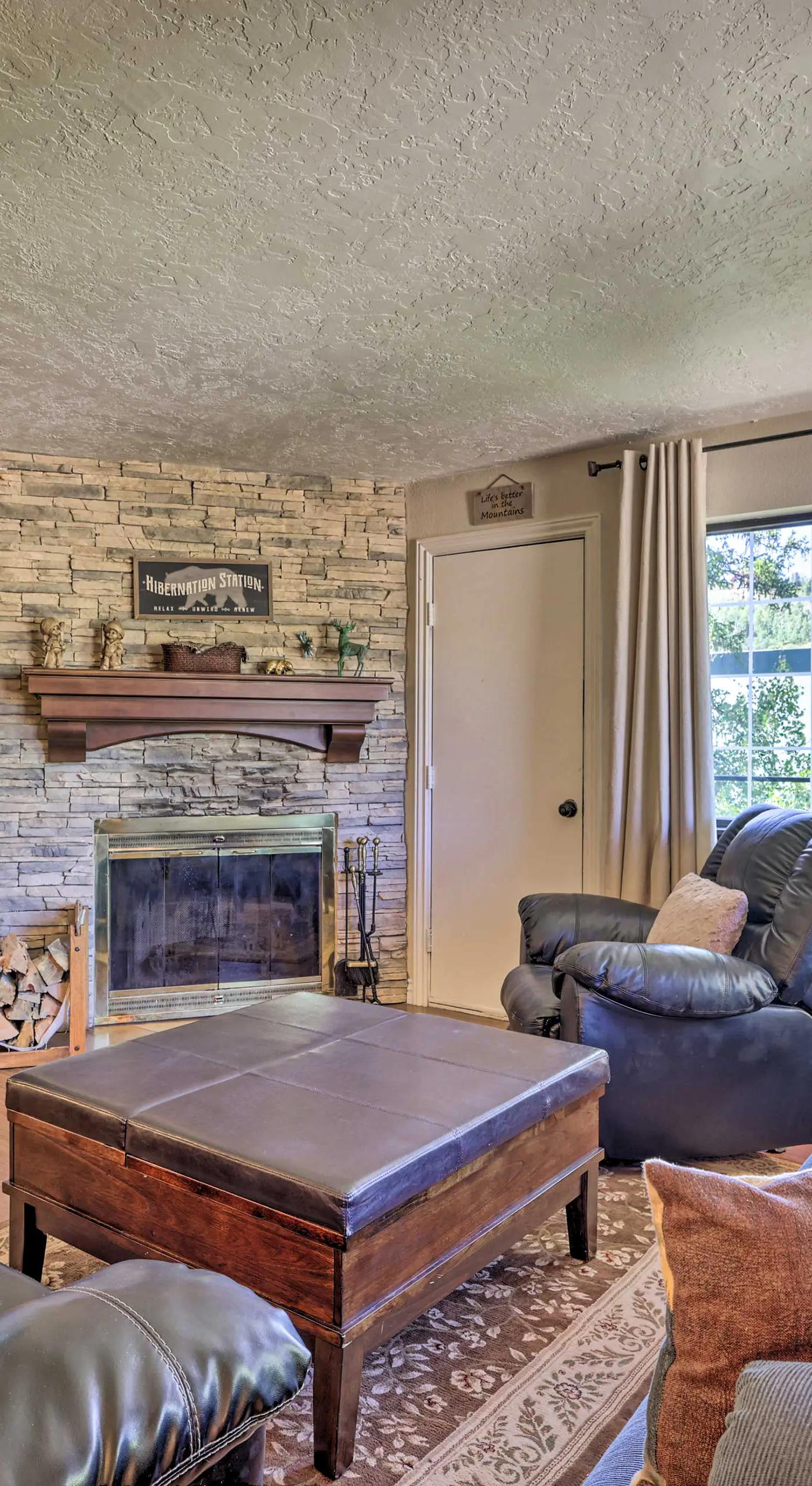 Slopeside Condo with Hot Tub + Game Room Access!