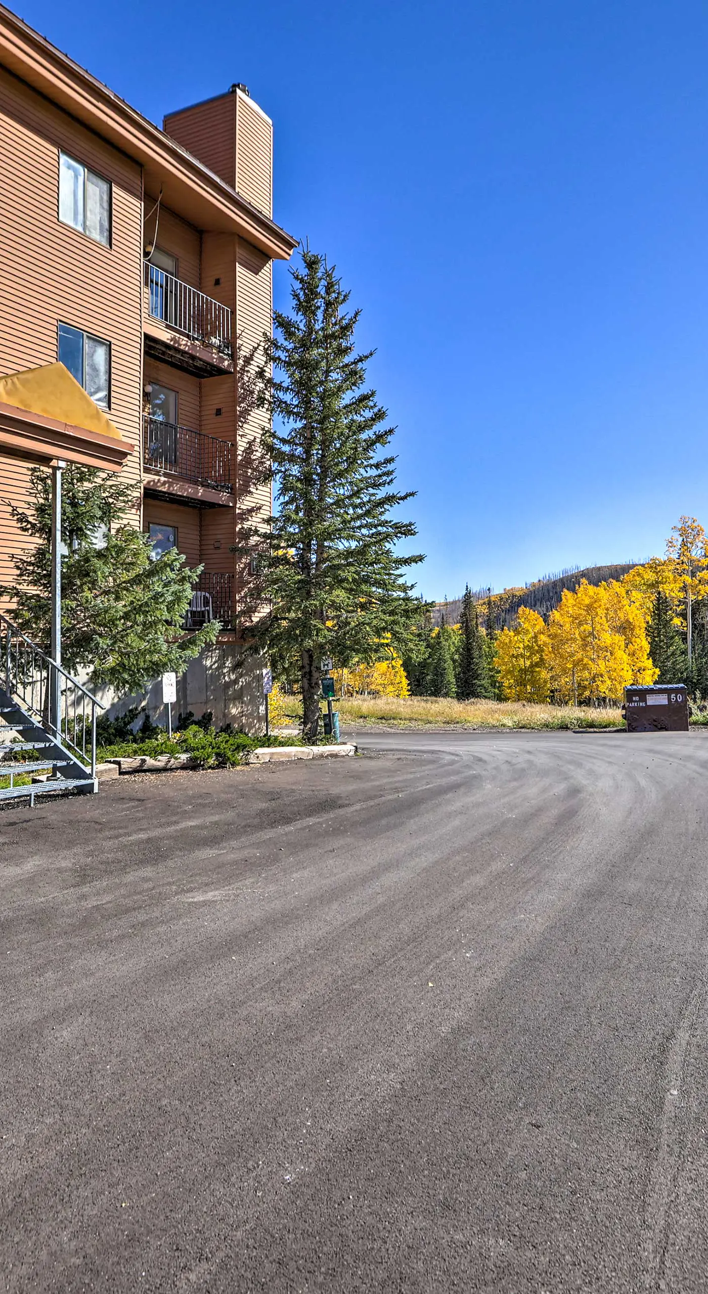 Walk to Brian Head Resort: Cozy Studio w/ Balcony