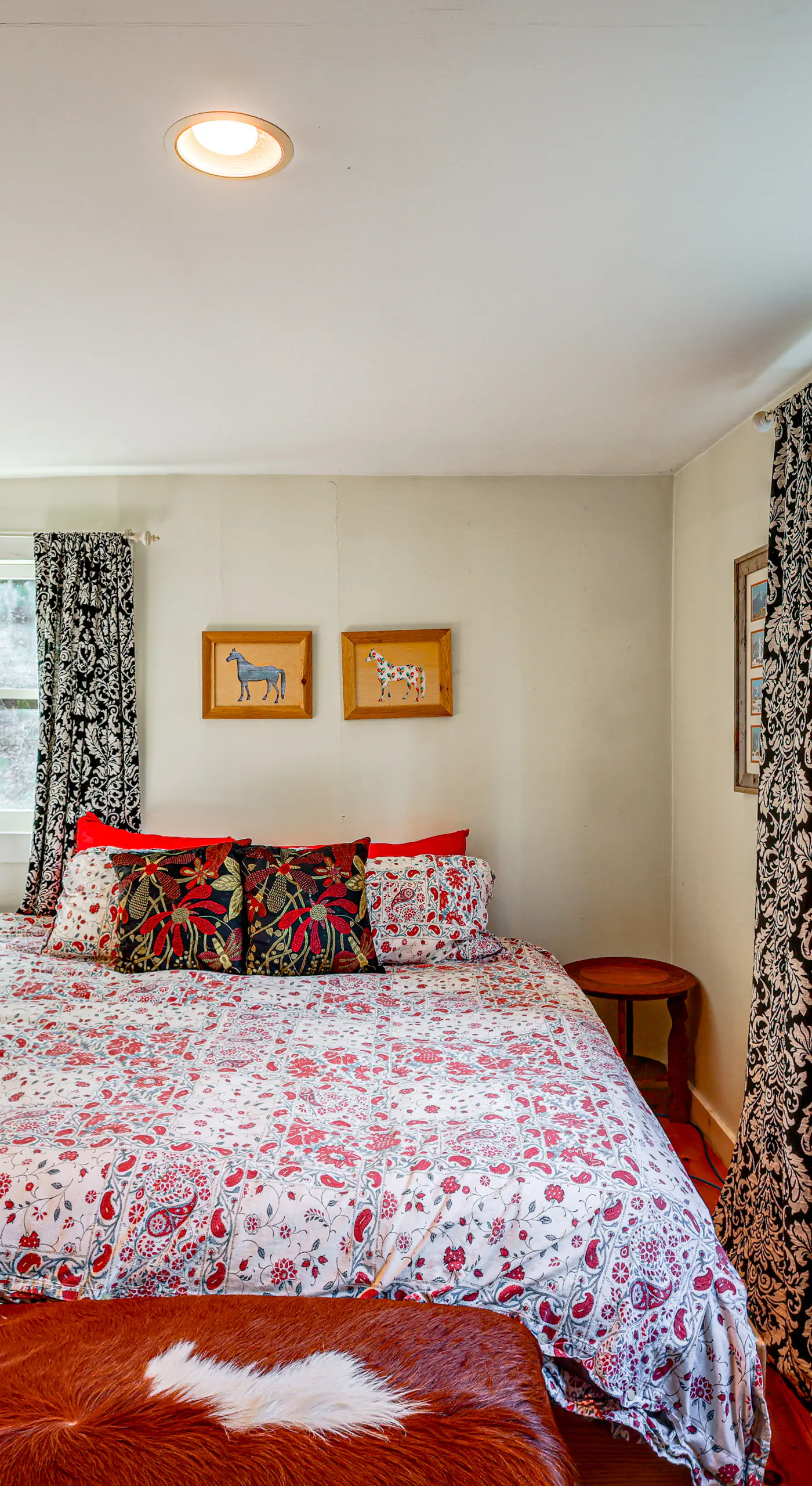 4 Mi to Stratton Mountain Resort! Cabin w/ Hot Tub