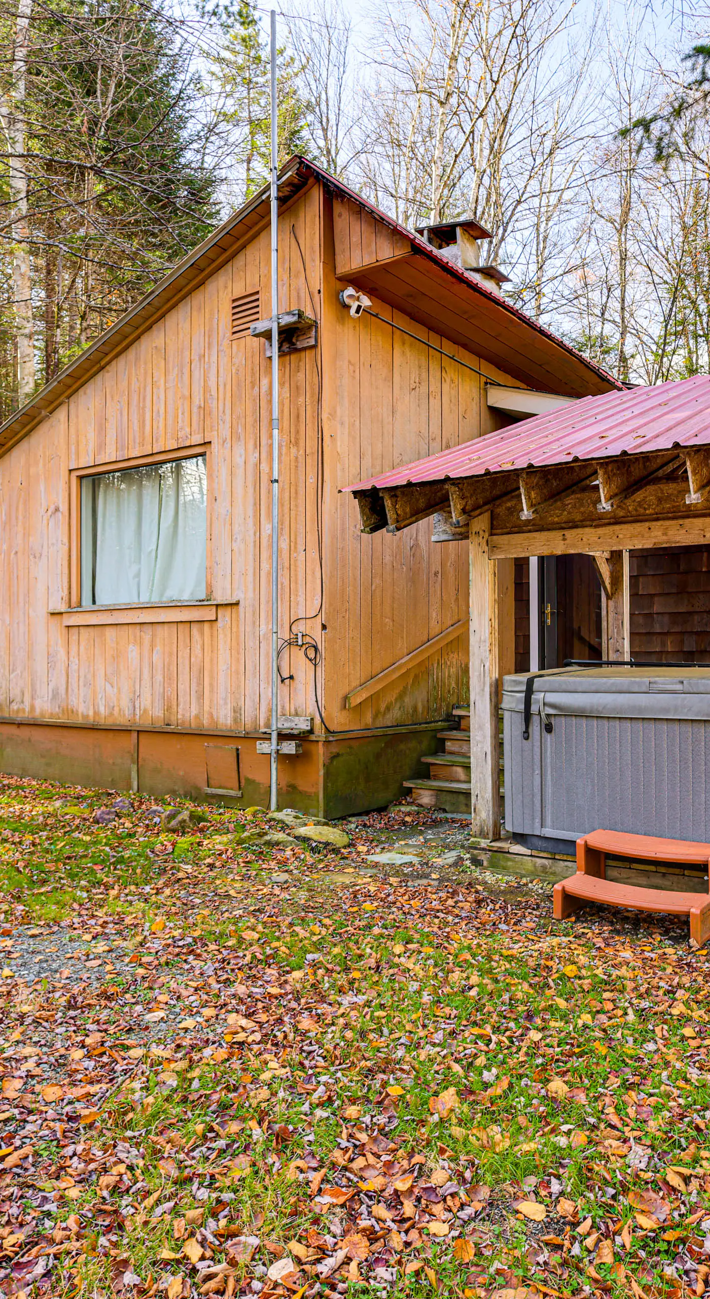 4 Mi to Stratton Mountain Resort! Cabin w/ Hot Tub