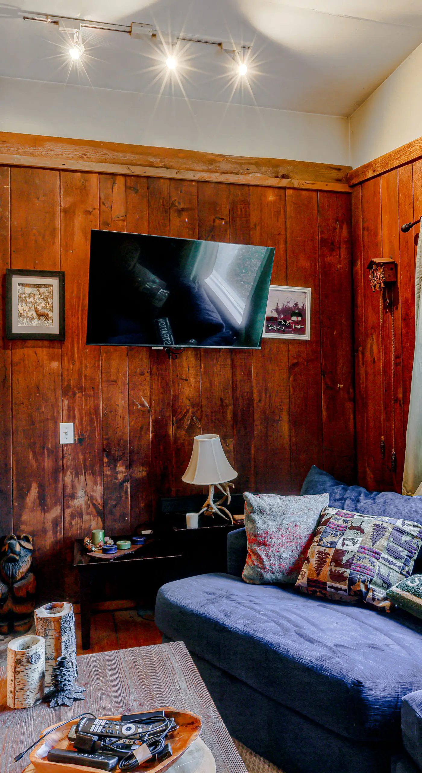 4 Mi to Stratton Mountain Resort! Cabin w/ Hot Tub