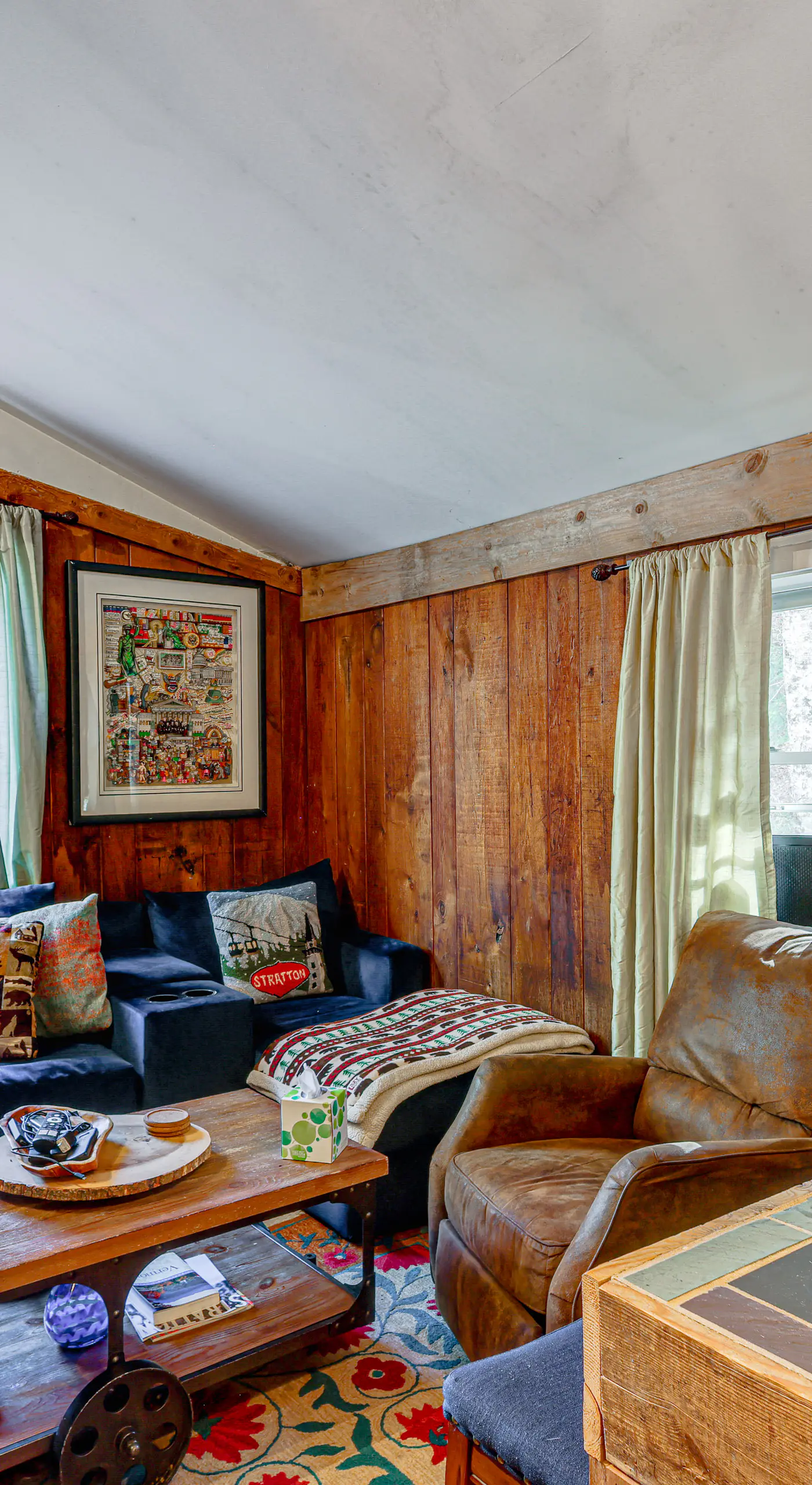4 Mi to Stratton Mountain Resort! Cabin w/ Hot Tub