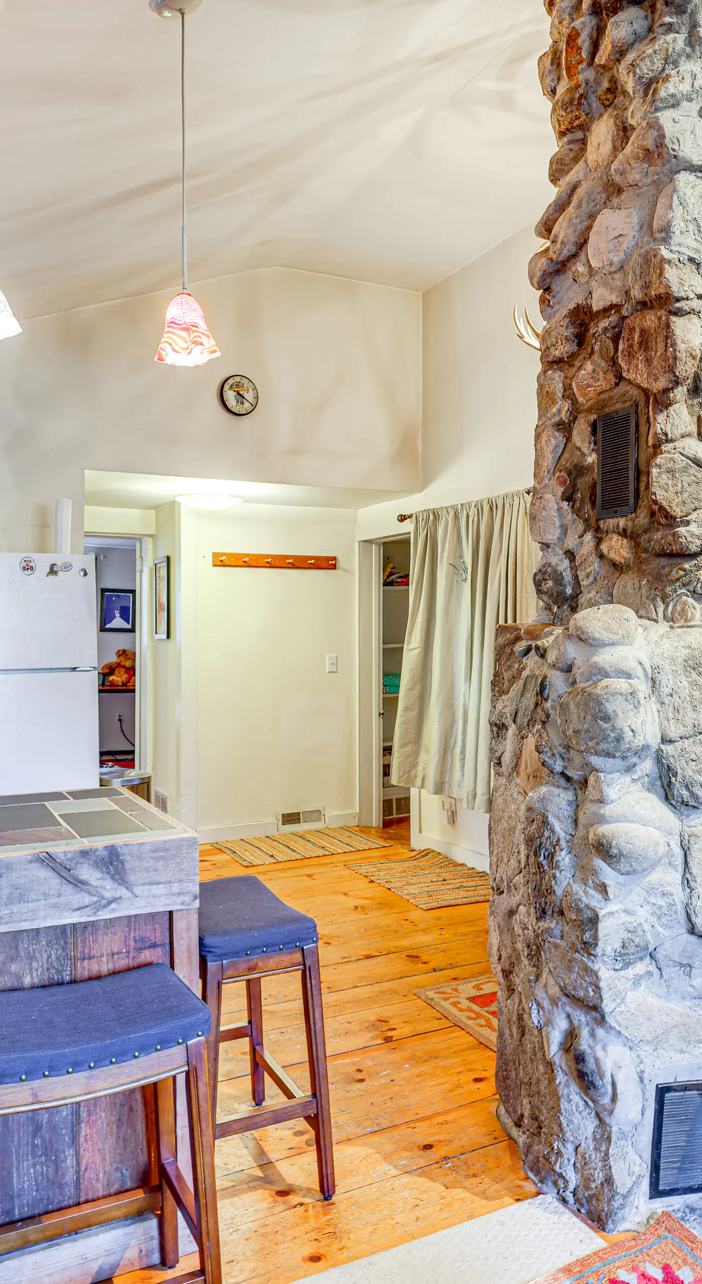 4 Mi to Stratton Mountain Resort! Cabin w/ Hot Tub