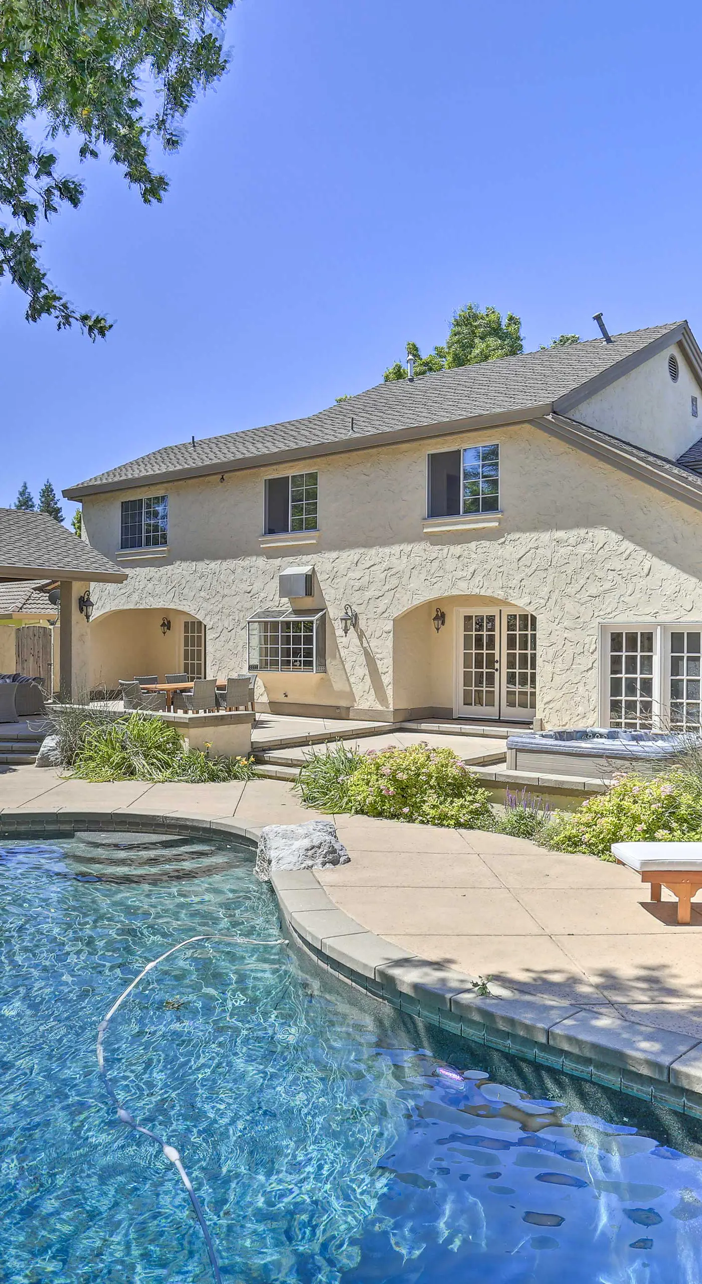 Redding Getaway w/ Hot Tub & Outdoor Kitchen!