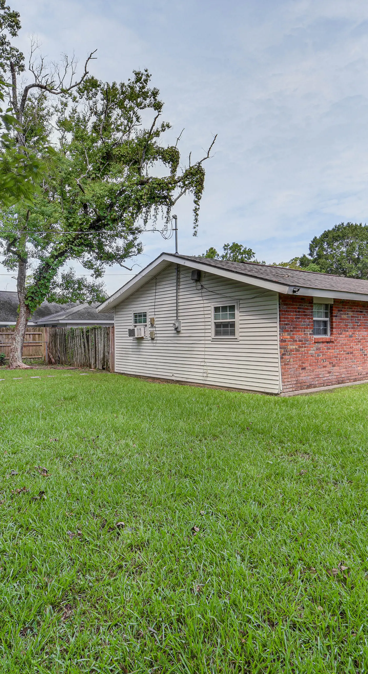 Baton Rouge Home w/ Yard ~ 14 Mi to Downtown!