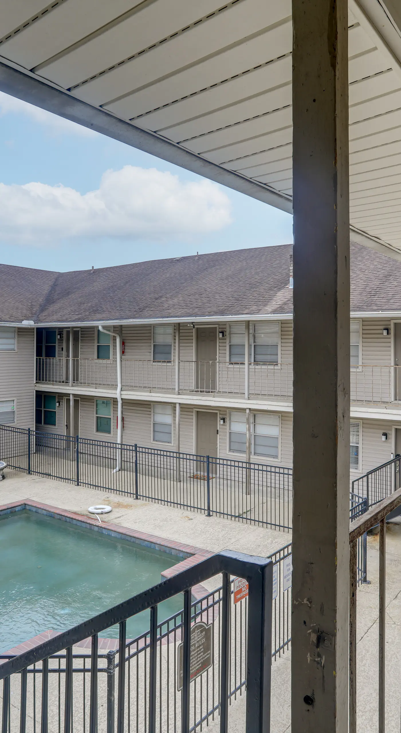 Walk to LSU Campus & Bars! Condo w/ Community Pool